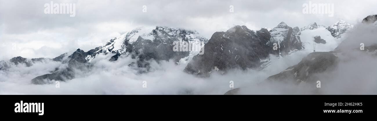 Panoramablick auf die ortler alpen im Nationalpark stilfserjoch. Stockfoto
