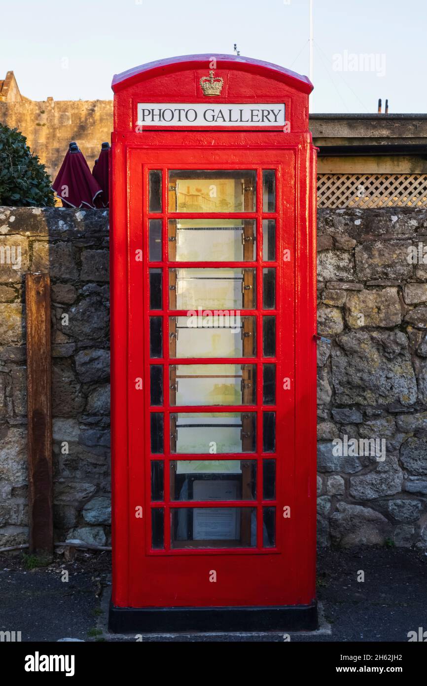 england, Insel wight, yarmouth, traditionelle rote Telefonbox in Mini-Fotogalerie umgewandelt Stockfoto