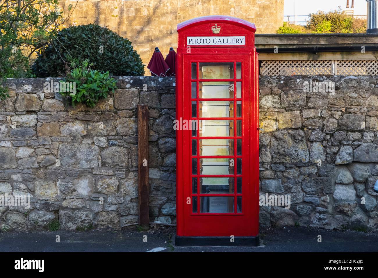 england, Insel wight, yarmouth, traditionelle rote Telefonbox in Mini-Fotogalerie umgewandelt Stockfoto