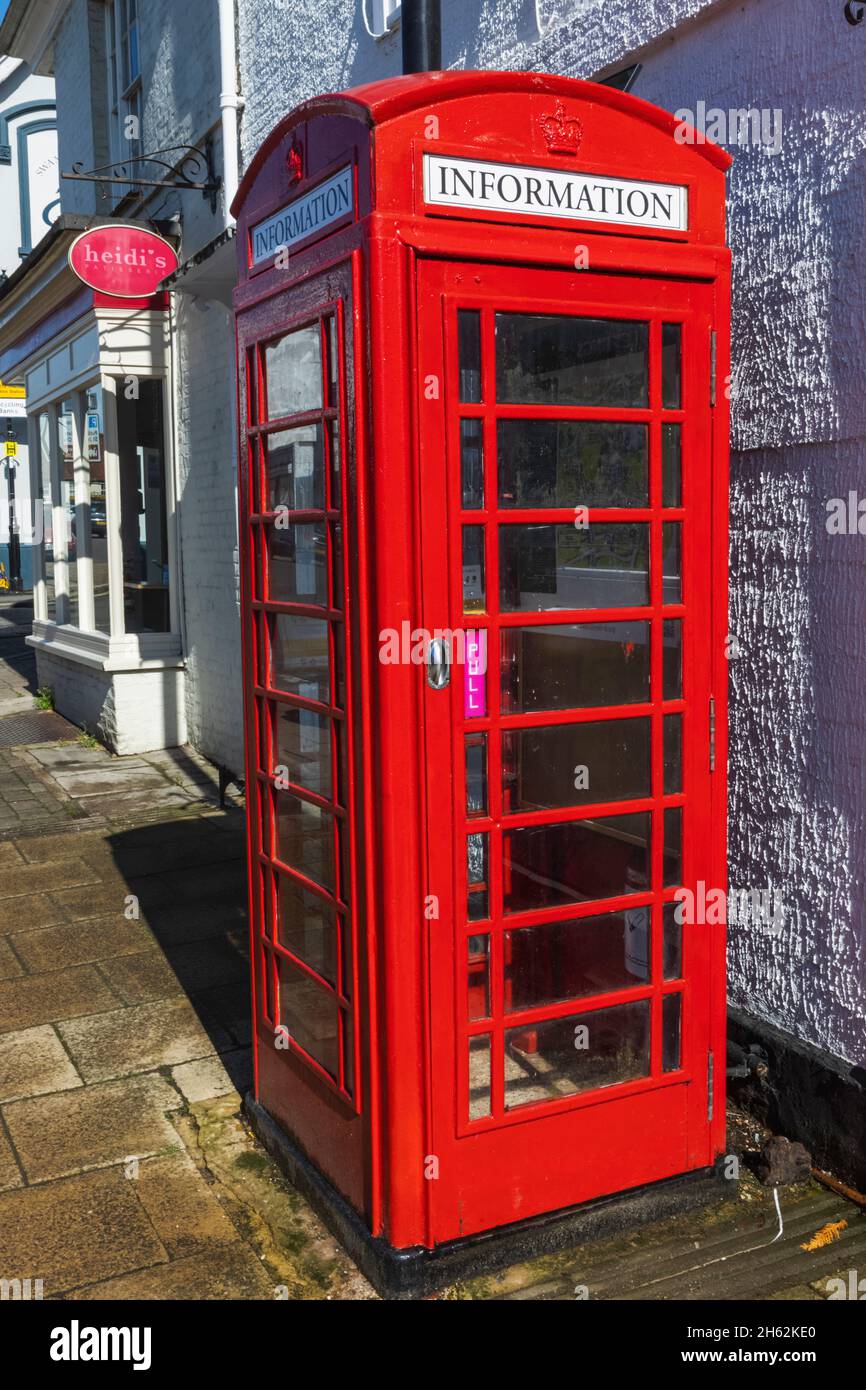 england, hampshire, New alresford, gebrauchte traditionelle rote Telefonzelle jetzt als Informationsstand Stockfoto