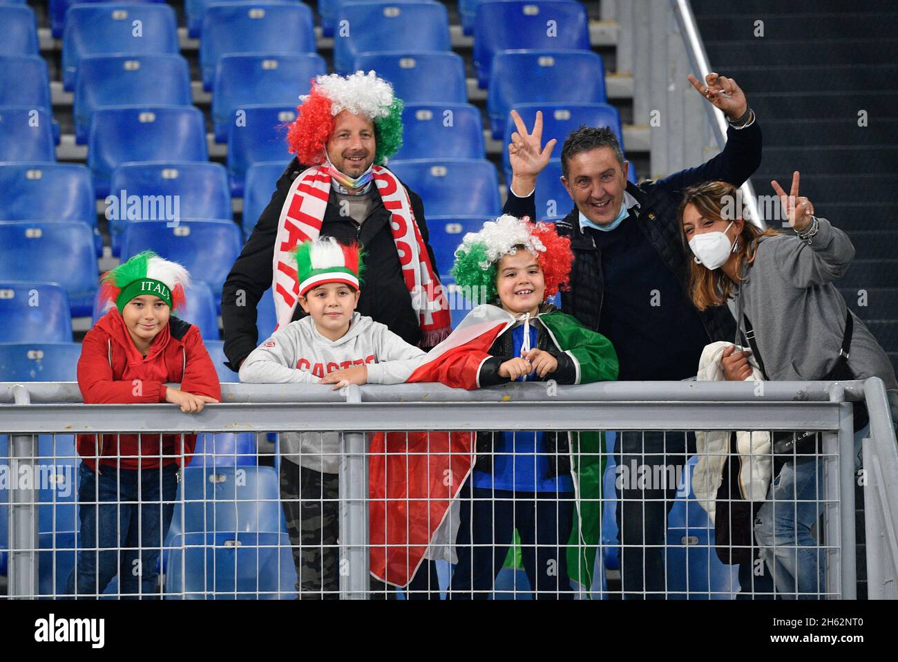 Rom, Italien. November 2021. Fans während des FIFA World Cup Qatar 2022 Gruppe-C-Qualifikationsspiel zwischen Italien und der Schweiz im Olimpico-Stadion in Rom am 12. November 2021. Kredit: Unabhängige Fotoagentur/Alamy Live Nachrichten Stockfoto