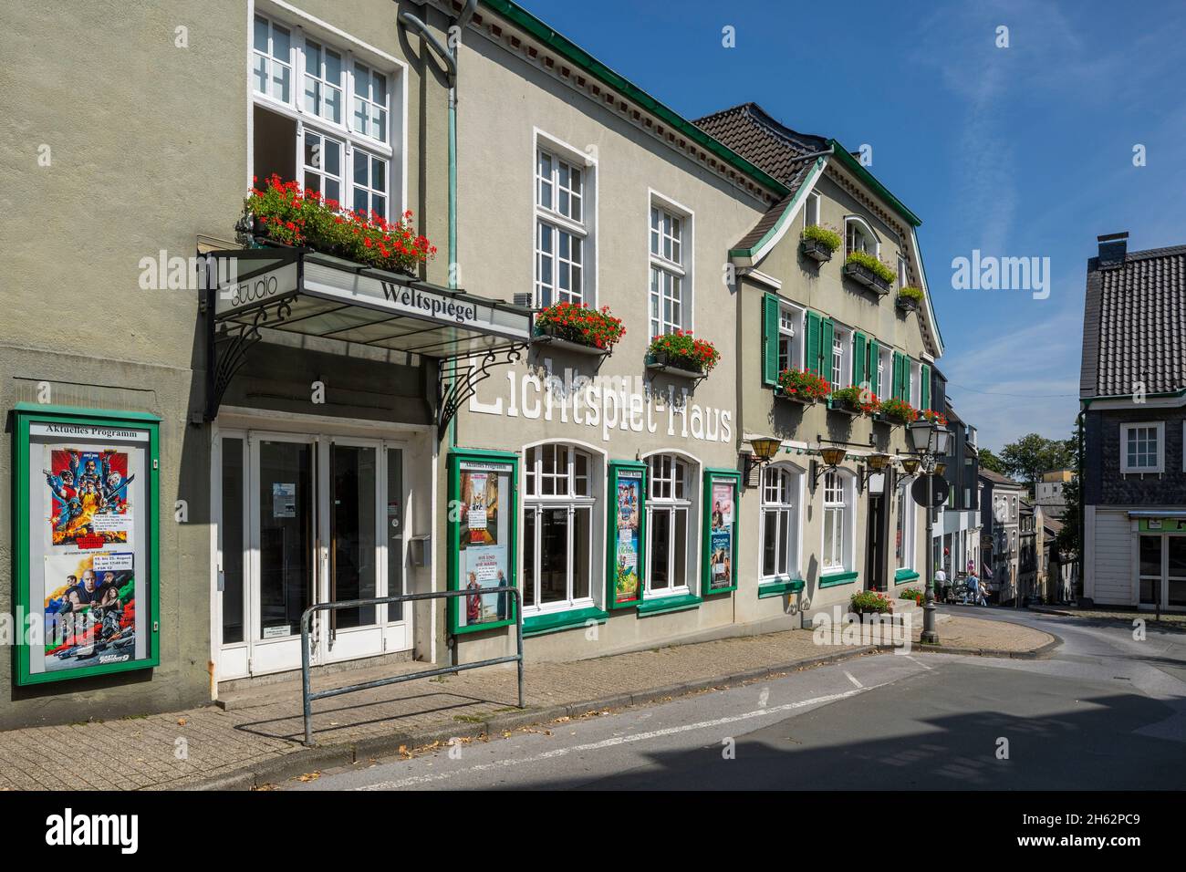 deutschland, mettmann, bergisches Land, niederbergisches Land, niederberg, rheinland, Nordrhein-westfalen, historisches weltspiegel-Kino, Kino, helles Spielhaus, grüne Fensterläden Stockfoto
