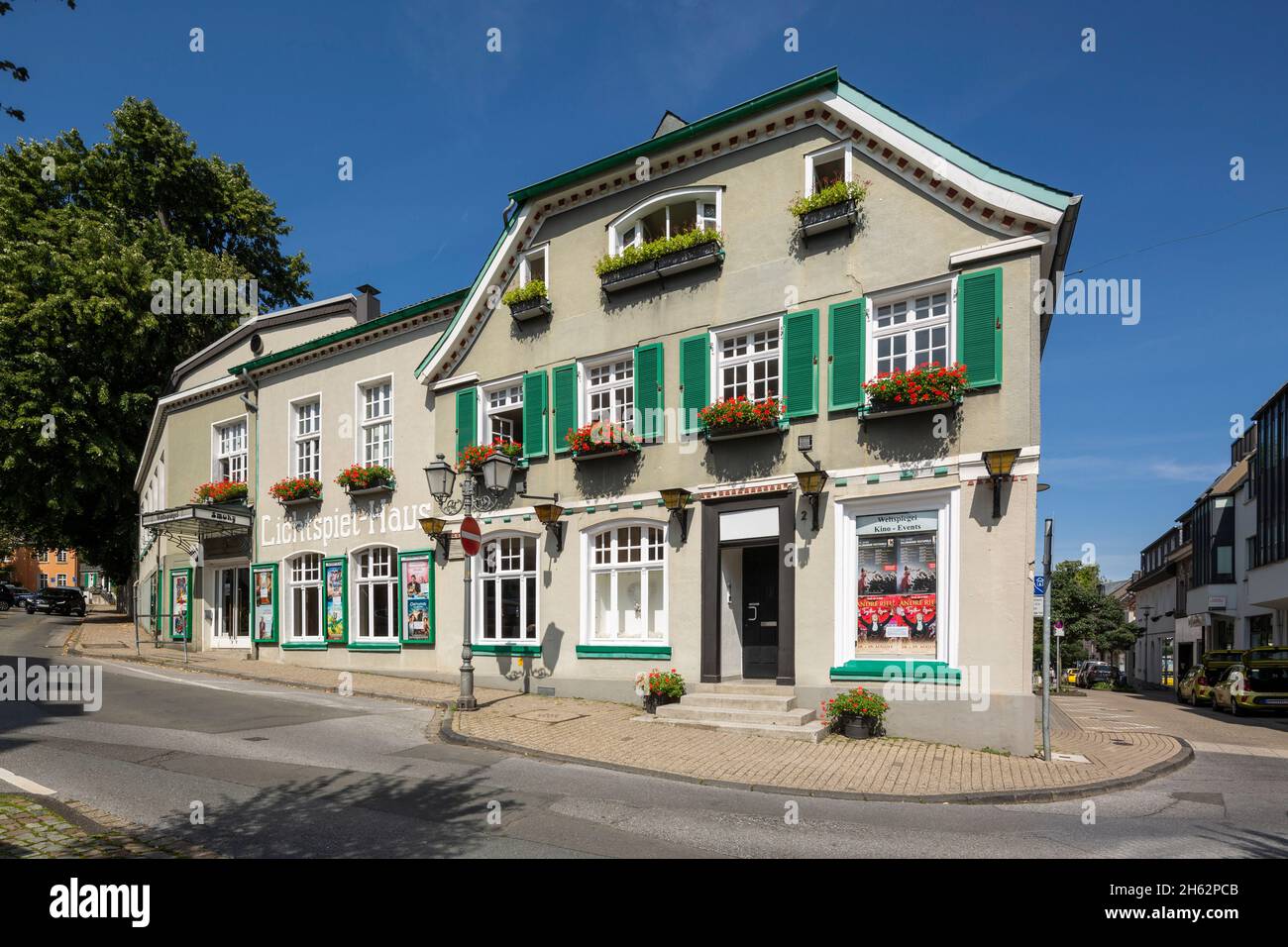 deutschland, mettmann, bergisches Land, niederbergisches Land, niederberg, rheinland, Nordrhein-westfalen, historisches weltspiegel-Kino, Kino, helles Spielhaus, grüne Fensterläden Stockfoto