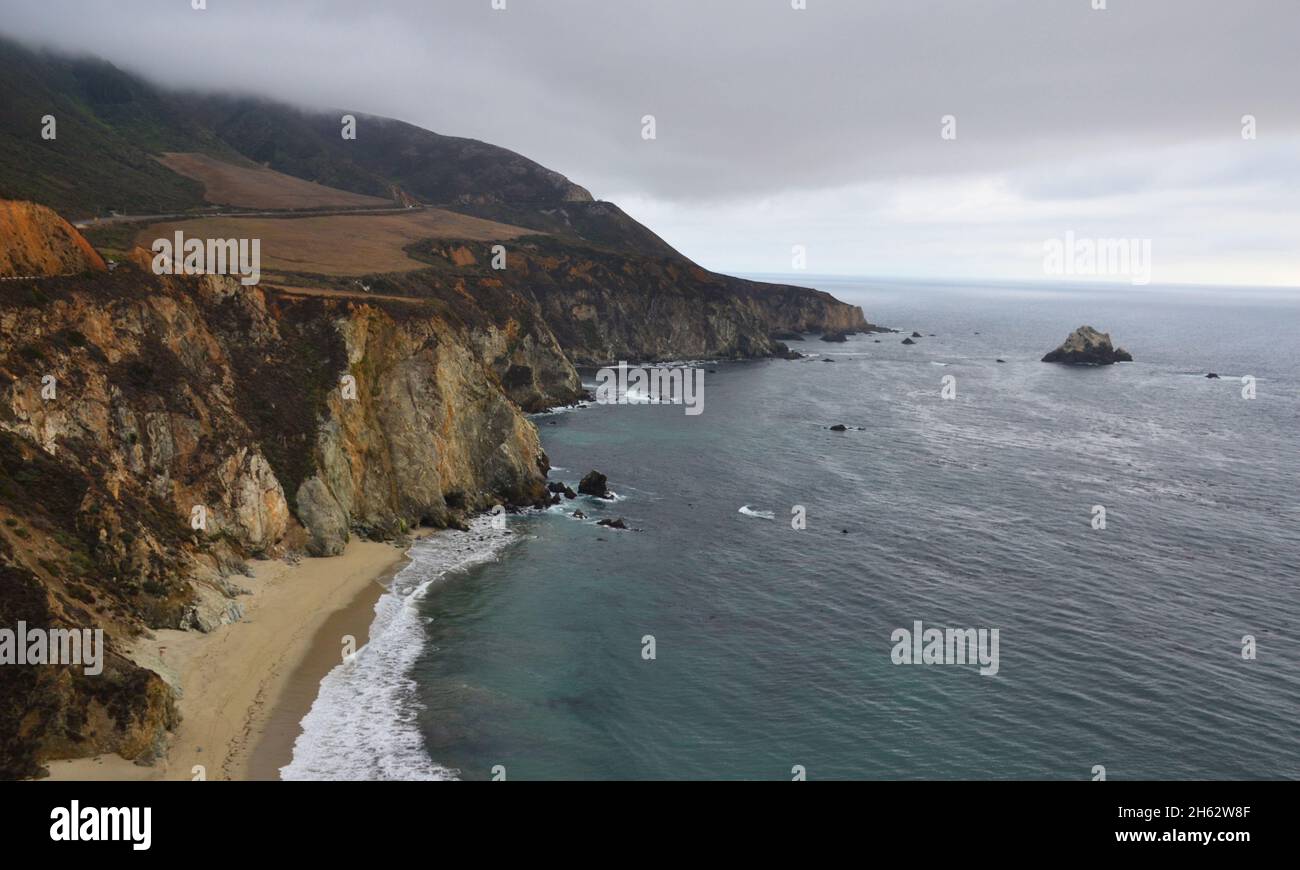 Blick auf die kalifornische Küste entlang der California State Route 1 Stockfoto