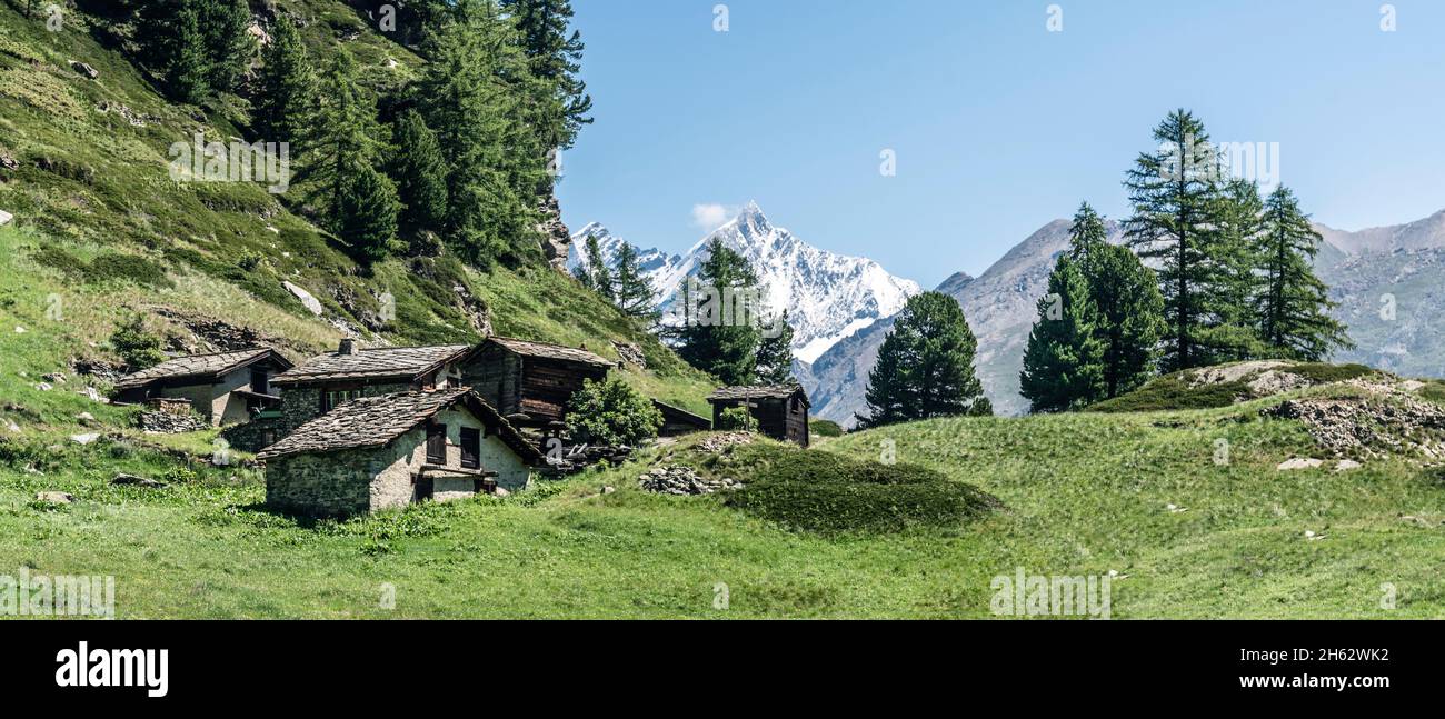 Hütten vor dem täschhorn Stockfoto