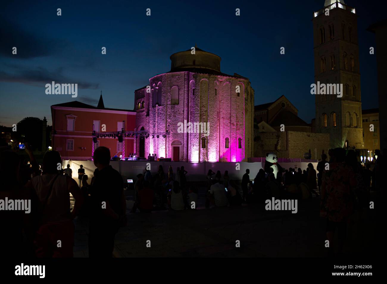 kirche St. donatus in zadar, kroatien bei Nacht Stockfoto