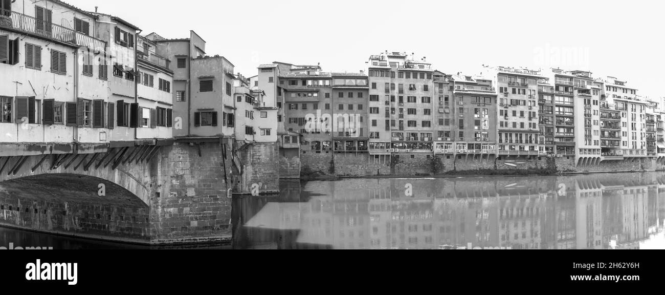 Brücke von ponte vecchio am Fluss arno - florenz, italien Stockfoto