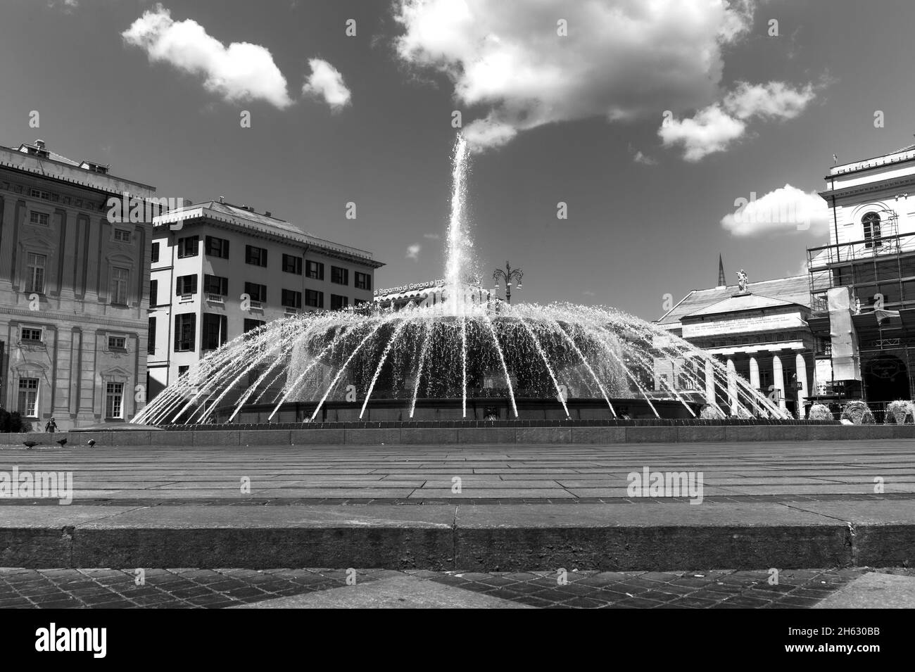 Brunnen an der piazza de ferrari oder ferrari Platz, der Hauptplatz der stadt genua in ligurien Region in italien Stockfoto