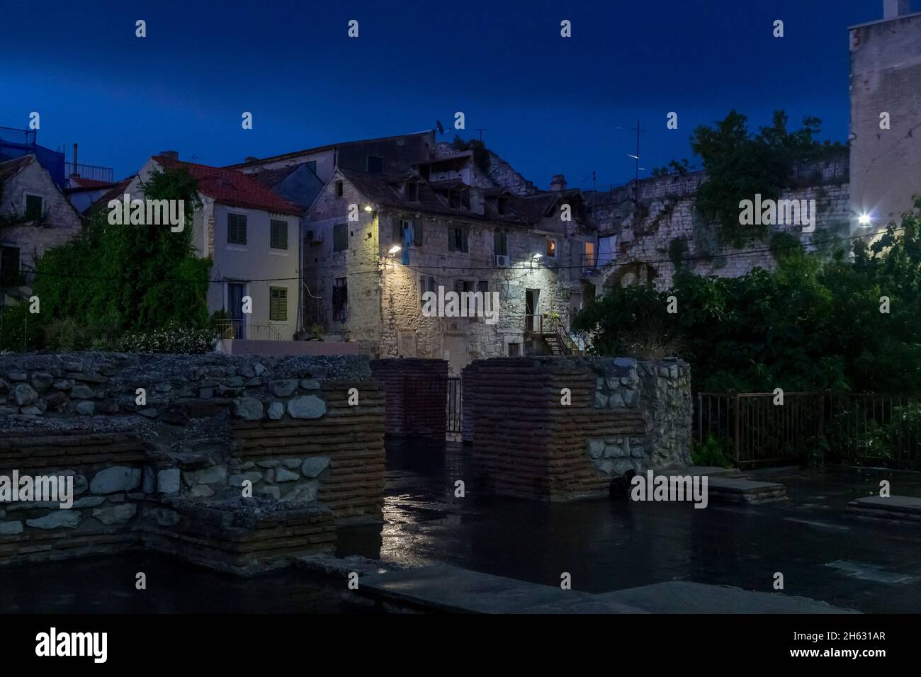 Innerhalb der Mauern des historischen Zentrums / Altstadt von Split in dalmatien, kroatien - Drehort für Spiel der Throne Stockfoto