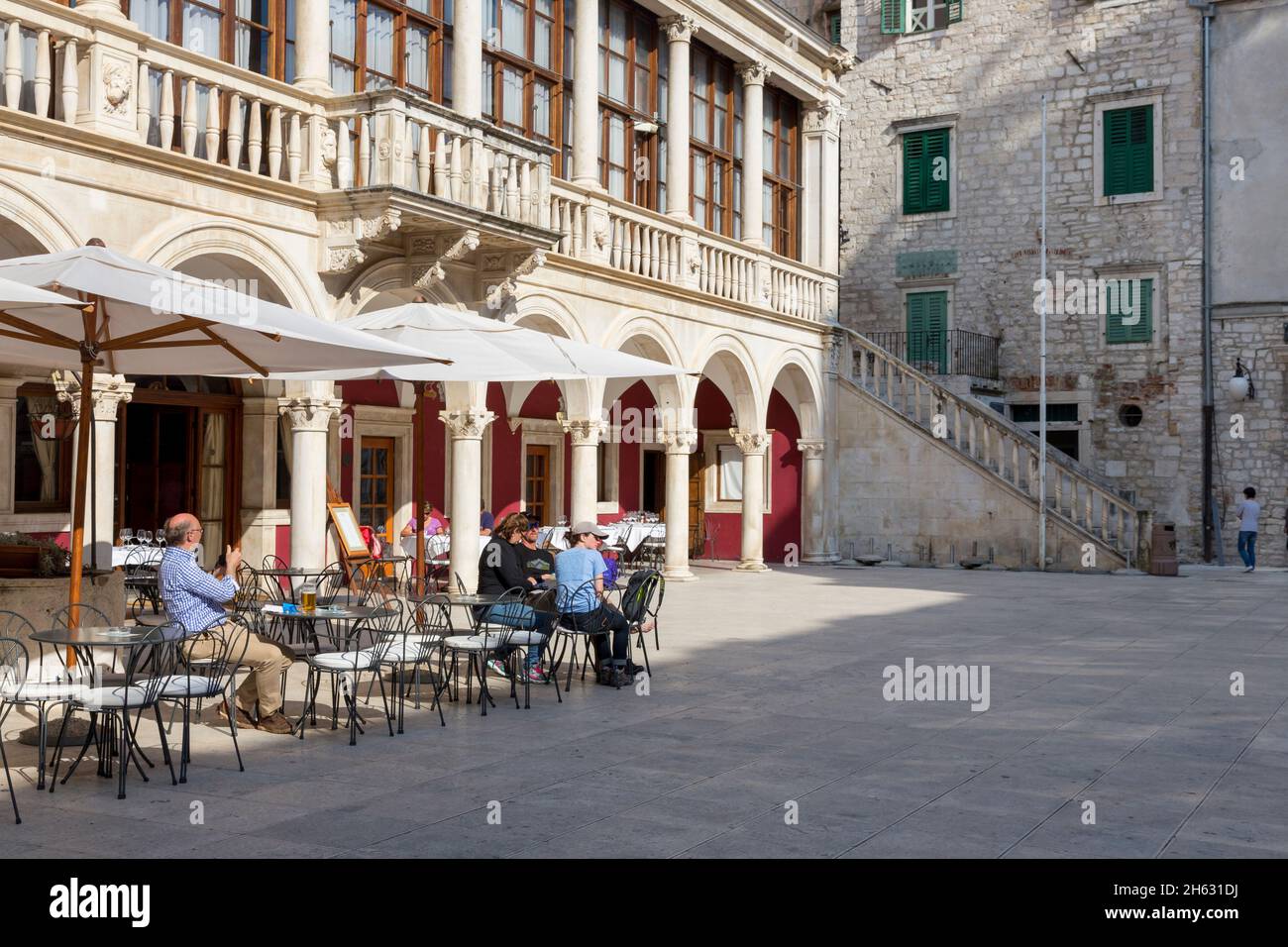 Altes Zentrum von sibenik in der Nähe der Kathedrale St. james in sibenik, unesco-Weltkulturerbe in kroatien - Drehort für Thronspiel (Eisenbank) Stockfoto