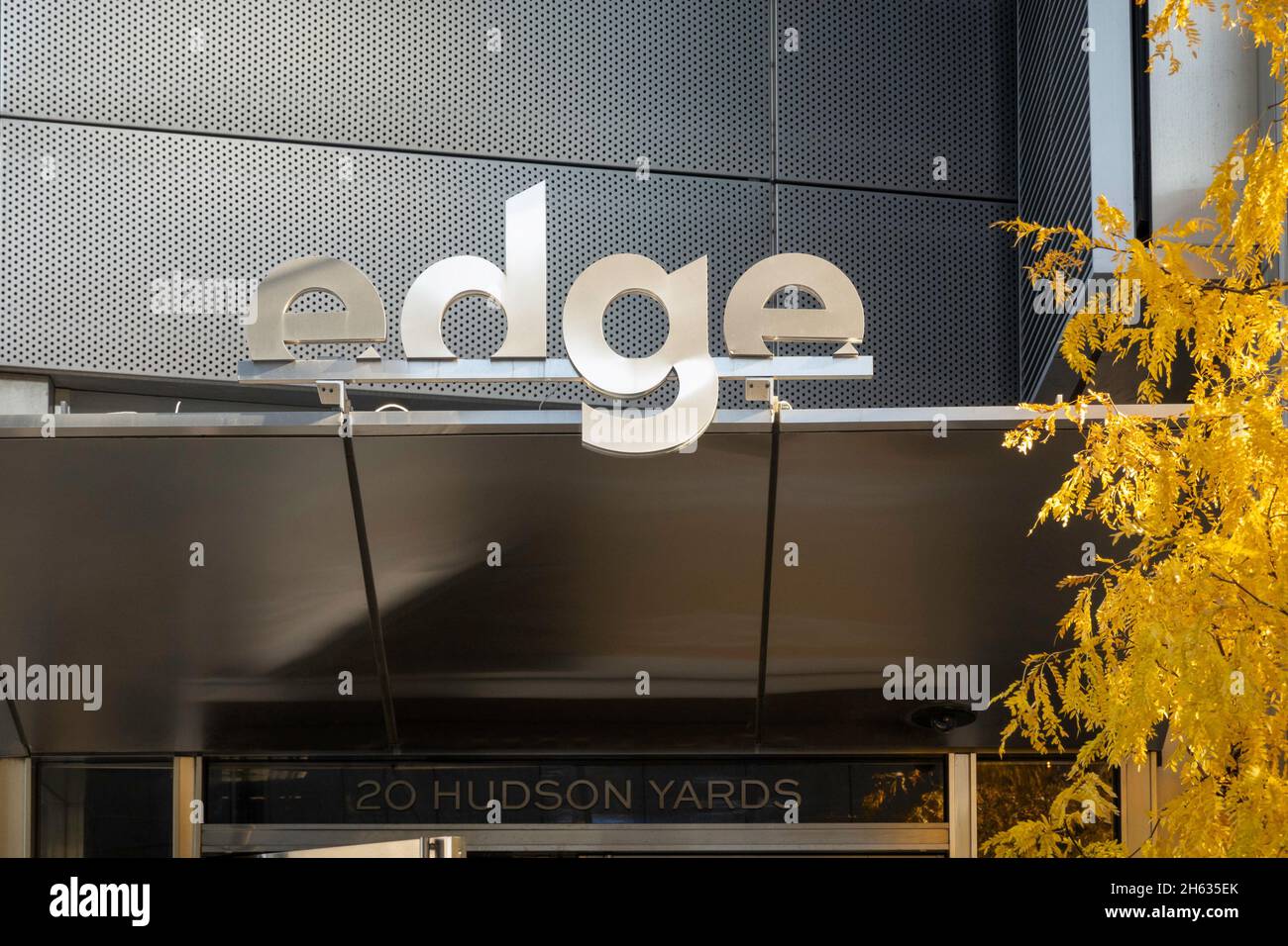 The Edge ist eine Touristenattraktion in Hudson Yards, New York City, USA, 2021 Stockfoto