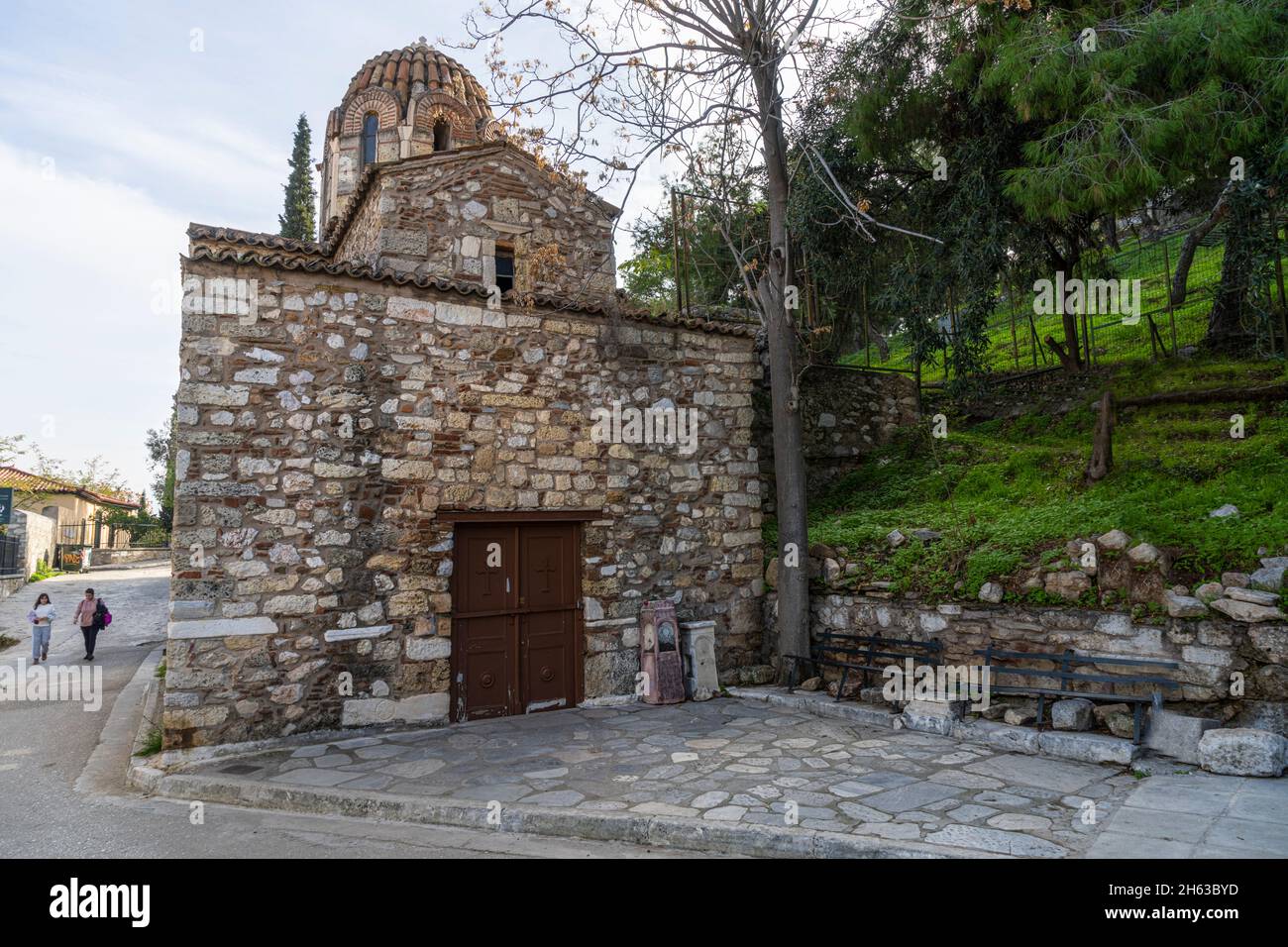 Athen, Griechenland. 2021. November. Außenansicht der griechisch-orthodoxen Kirche der Verklärung im Stadtzentrum Stockfoto