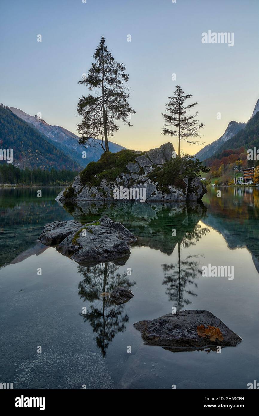 europa,deutschland,bayern,berchtesgaden,berchtesgadener Land,Nationalpark,Berge,Wald,Naturherbst,hintersee,See,Zauberwald,Felsen Stockfoto