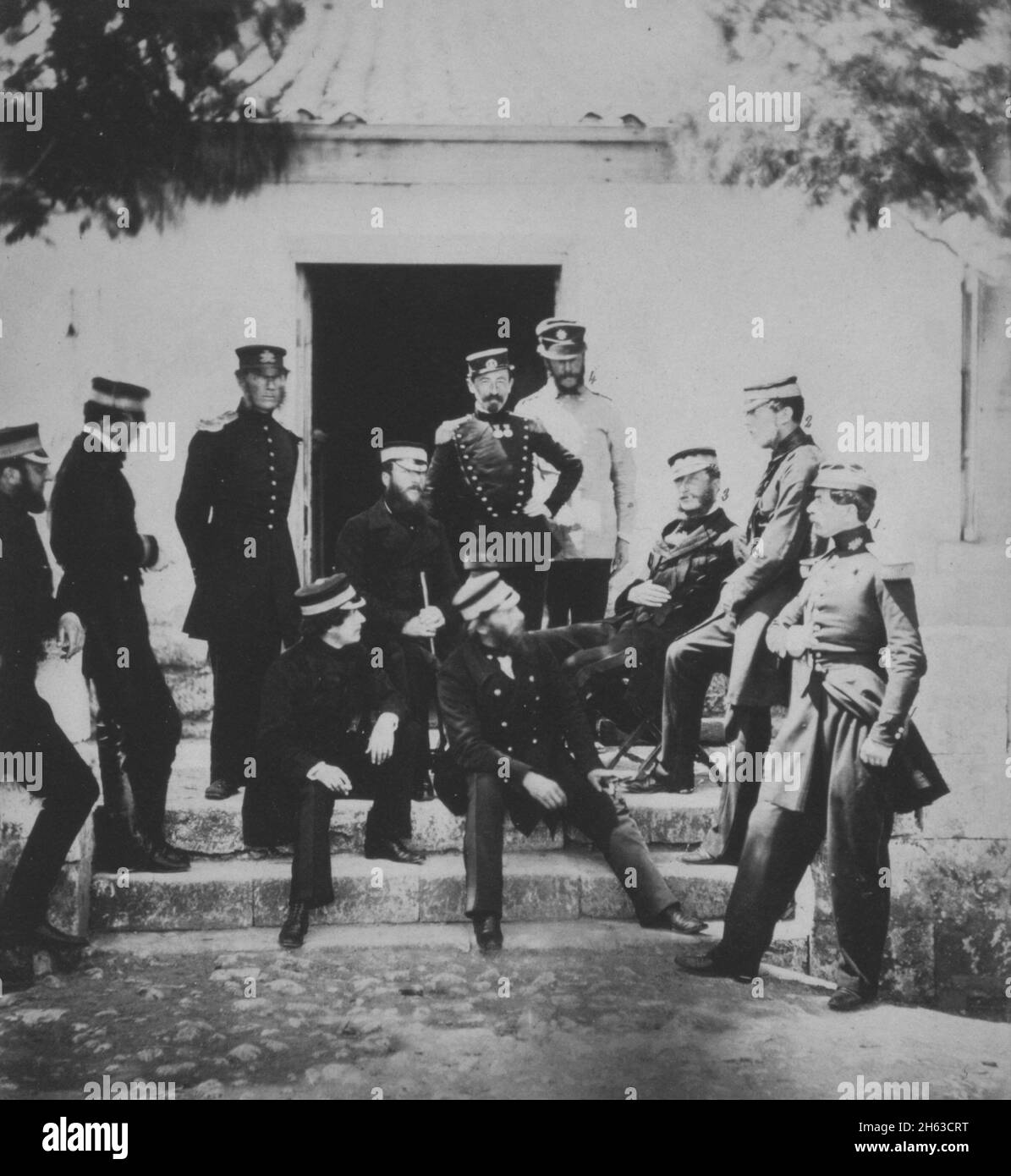 Krimkriegsfotos: Hauptquartier Mitarbeiter: 1) Oberst Vico; 2) Major der ehrenwerte Leicester Curzon; 3) Lord Burghersh; 4) ordentlich; 5) Graf Revel; 6) Mr. Calvert Dolmetscher; 7) Colonel Poulet[t] Somerset; 8) Colonel A. Hardinge; 9) Dr. Prendergast; 10) Commander Maxse; 11) Colonel Kingcote Ca. 1855 Stockfoto
