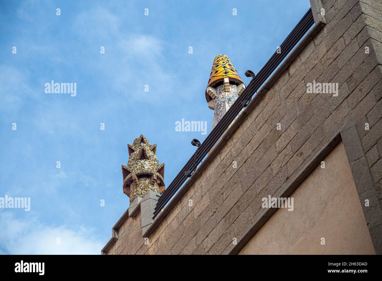 Impressionen von barcelona - eine Stadt an der Küste des nordöstlichen spaniens. Sie ist die Hauptstadt und größte Stadt der autonomen Gemeinschaft katalonien sowie die zweitbevölkerungsreichste Gemeinde spaniens. Stockfoto