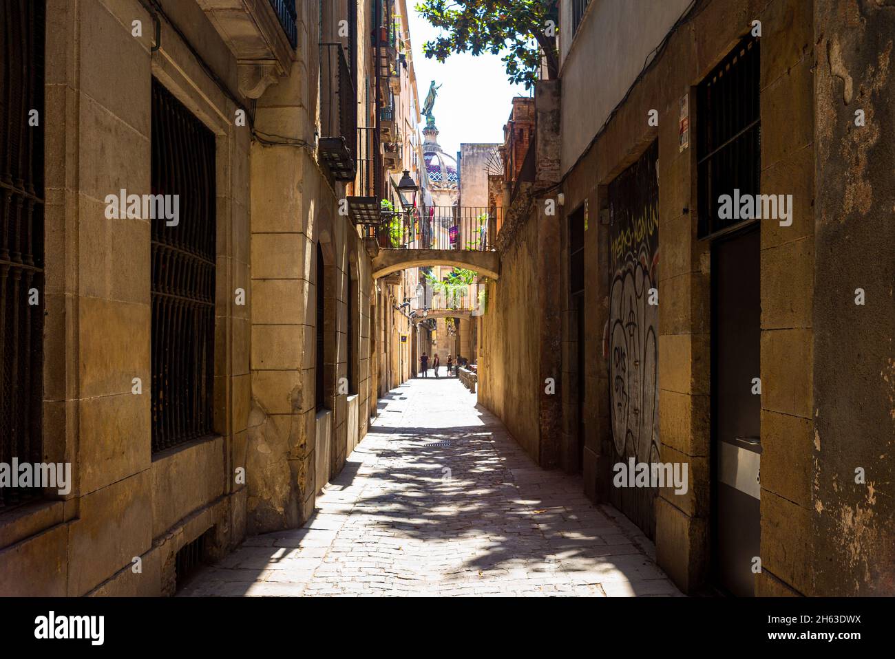 Impressionen von barcelona - eine Stadt an der Küste des nordöstlichen spaniens. Sie ist die Hauptstadt und größte Stadt der autonomen Gemeinschaft katalonien sowie die zweitbevölkerungsreichste Gemeinde spaniens. Stockfoto