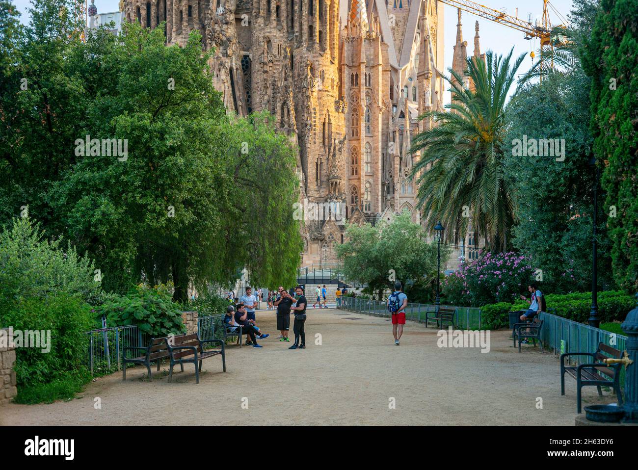 Basicila und Sühnekirche der heiligen Familie, bekannt als sagrada familia bei Sonnenuntergang in barcelona. Das meisterwerk von antoni gaudi wurde 1984 zum unesco-Weltkulturerbe erklärt. Stockfoto
