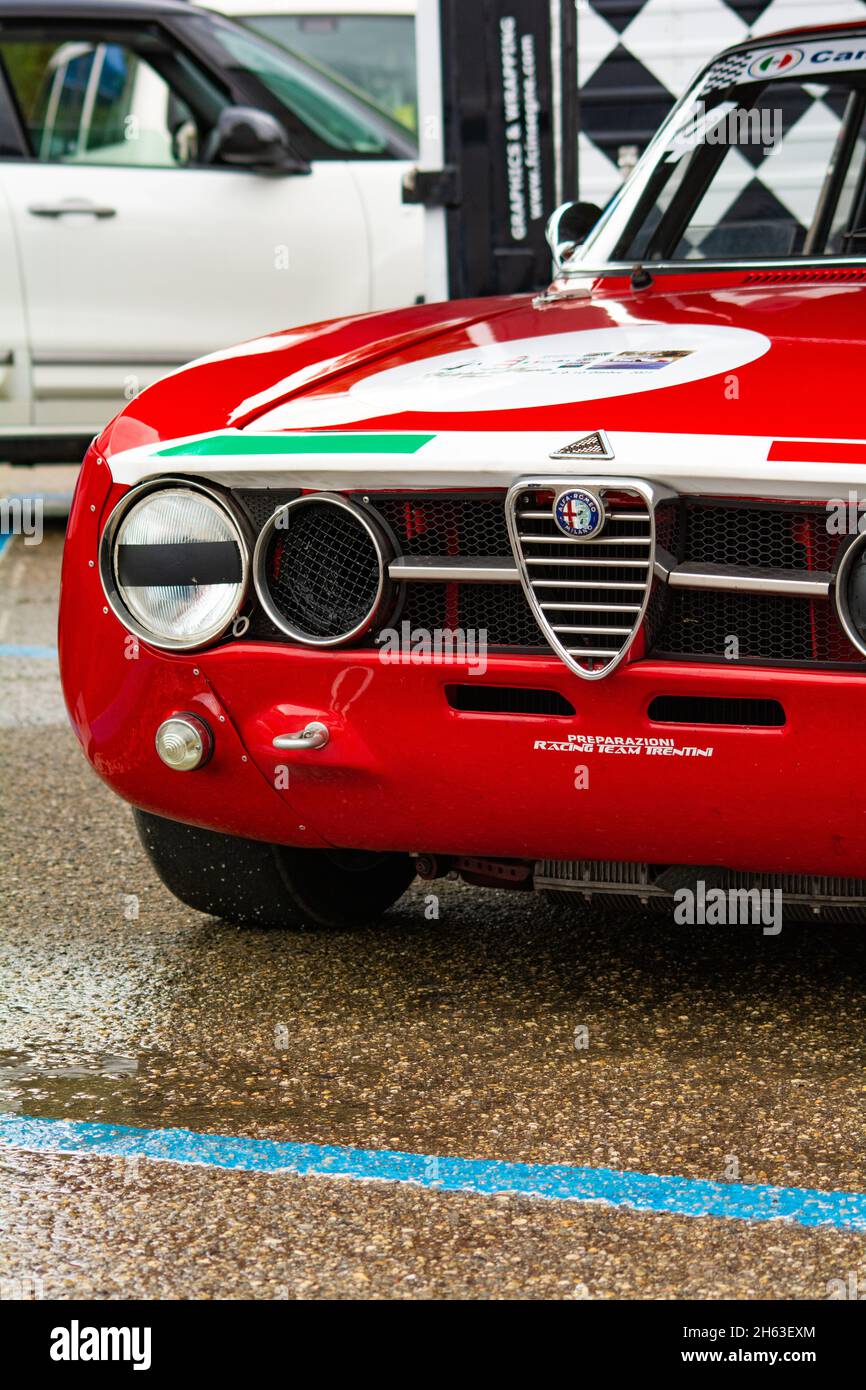 PESA, ITALIEN - 09. Okt 2021: Ein Alfa Romeo Junior Scalino auf einem alten Rennen in Rallye Stockfoto