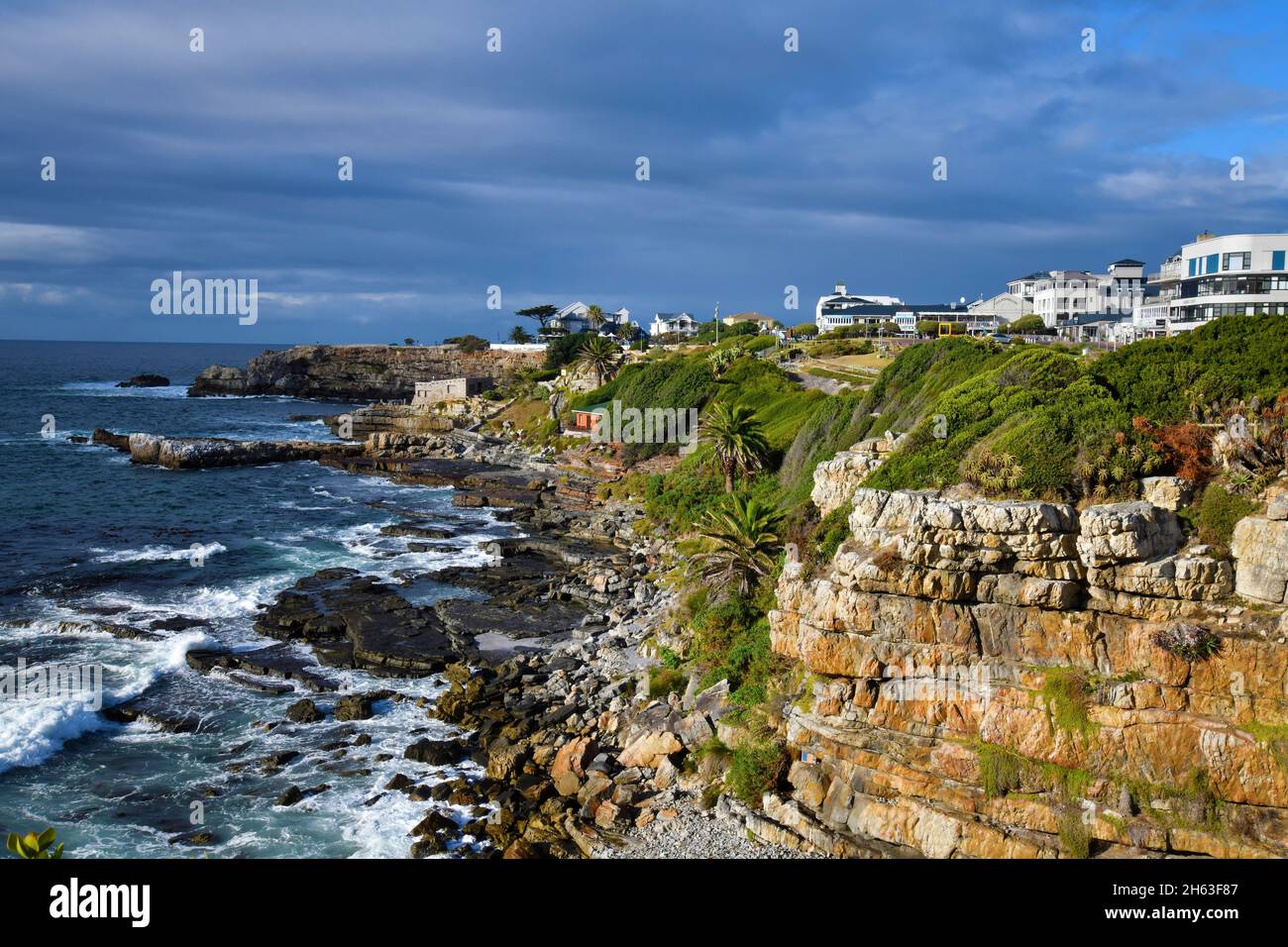 Küstenklippen bei hermanus, südliches Kap, Südafrika. Stockfoto