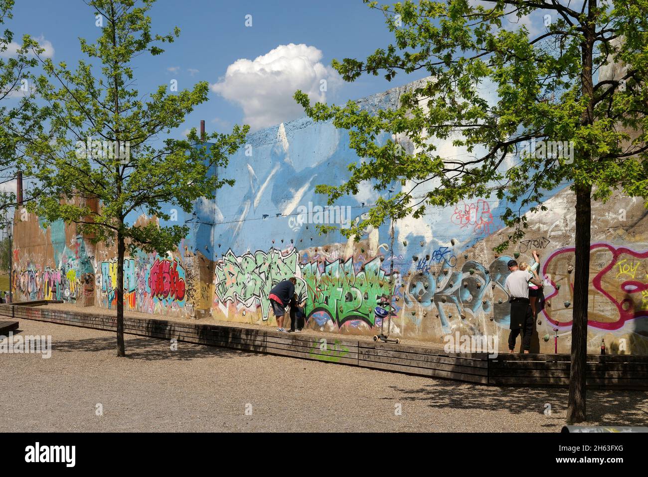 Blick auf die Kletterwand im rheinpark duisburg, hochfeld, ruhrgebiet, Nordrhein-westfalen, deutschland Stockfoto