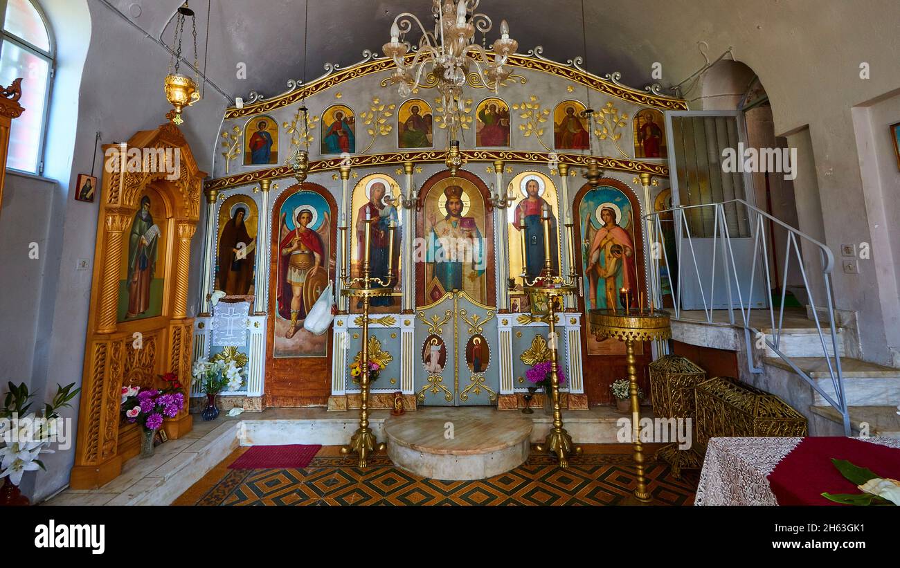 griechenland, griechische Inseln, ionische Inseln, kefalonia, in der Nähe von argostoli, Lassi, Höhlenkirche von agios gerasimos, Einsiedlerhöhle, Altarwand der Kapelle, oben rechts sieht man den Zugang zur Höhle Stockfoto