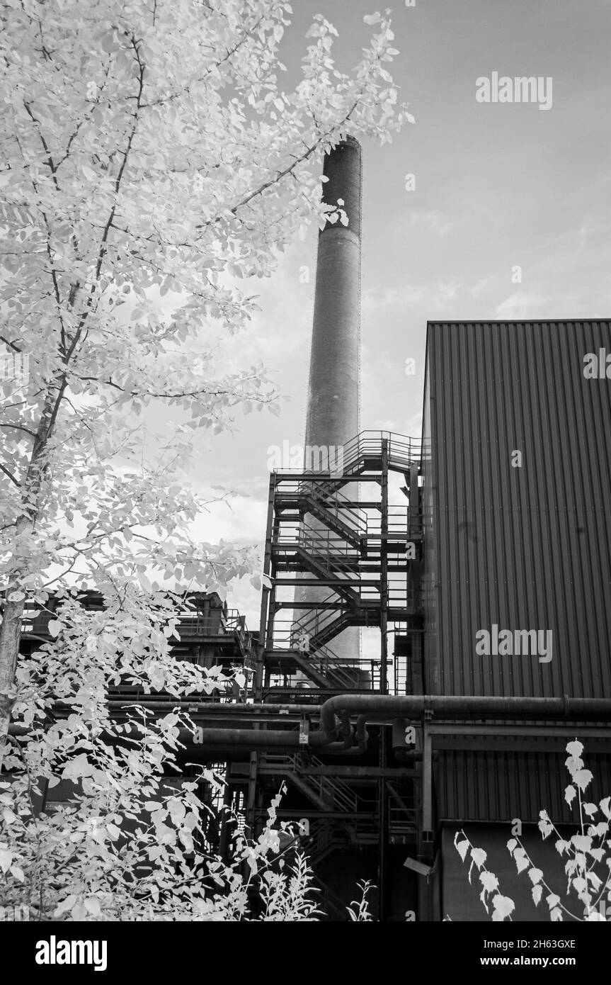 Alte Anlagen auf dem unesco-Weltkulturerbe zeche zollverein - Industriedenkmal einer ehemaligen cole-Mine in essen, Nordrhein-westfalen, deutschland. Schwarz-Weiß-Shooting mit modifizierter Infrarotkamera, ir850 nm. Stockfoto