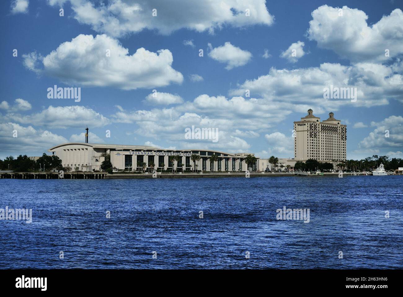 Savannah Convention Center und Westin Stockfoto