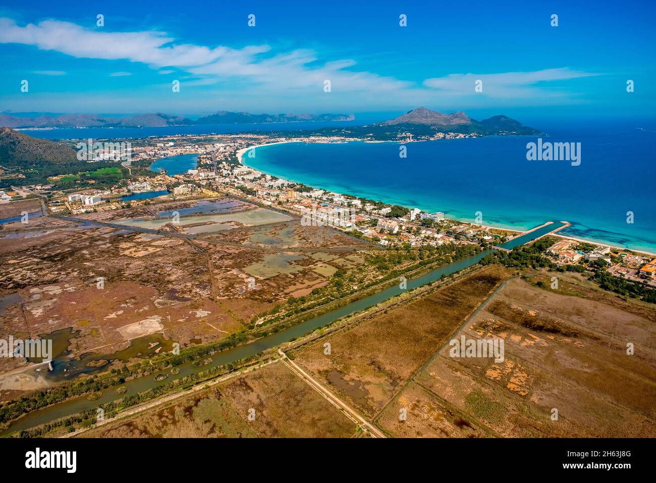 Luftbild, alcudia, großer Kanal und Strand von alcudia, platja d'alcudia, pla de na tesa, cabaneta (sa), mallorca, balearen-Insel, balearen-Inseln, balearen, spanien Stockfoto