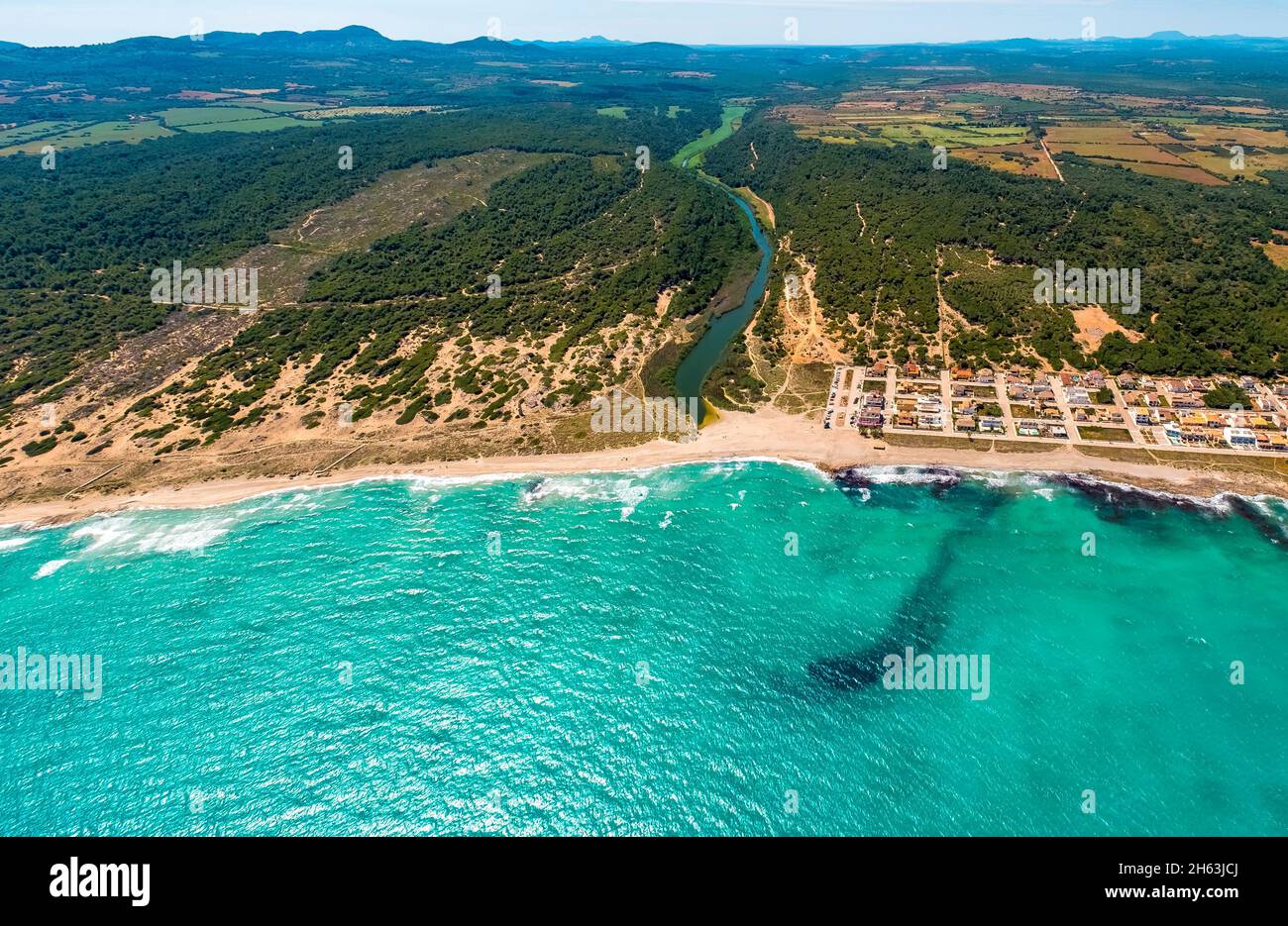 Luftbild, Son serra de Marina, Bucht von alcudia mit Strand und Fincas, Torrent de na borges Fluss, santa margalida, mallorca, balearen, spanien Stockfoto