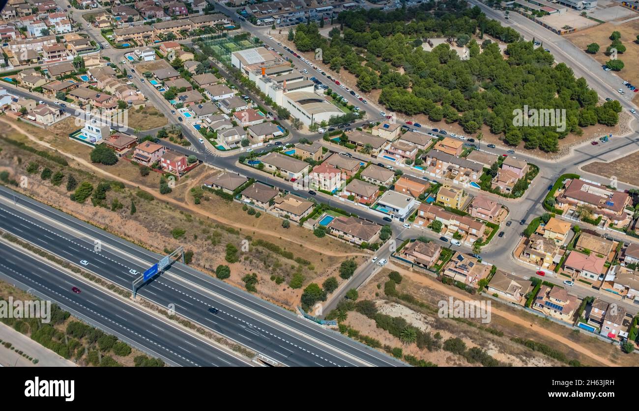Luftaufnahme, urbanització Nova Cabana, Park mediterrani, Autopista ma-13 Schnellstraße, palma, mallorca, balearen, spanien Stockfoto