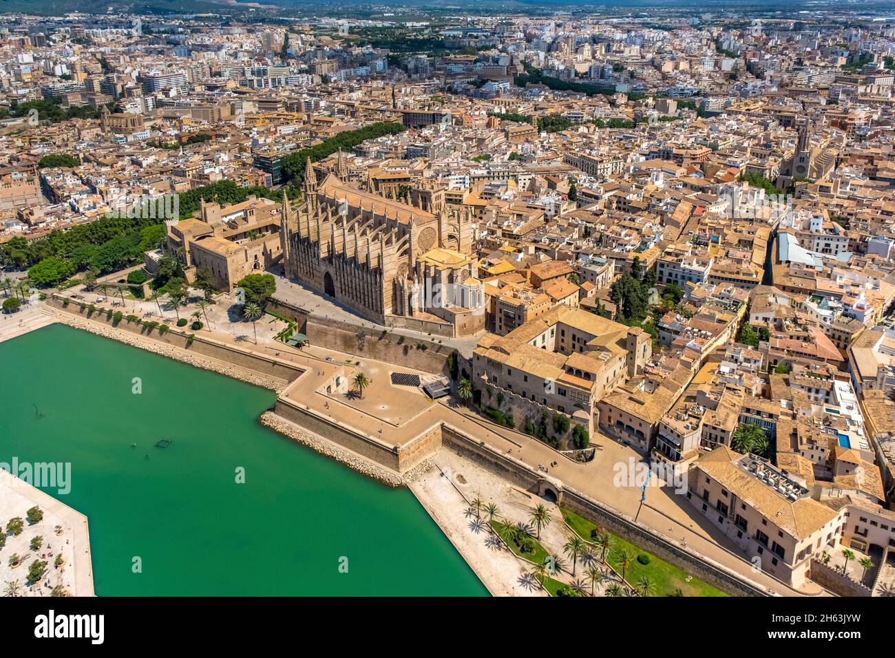 Luftaufnahme, kirche santa iglesia catedral de mallorca, kathedrale von palma, Parc de la mar, palma, mallorca, balearen, spanien Stockfoto