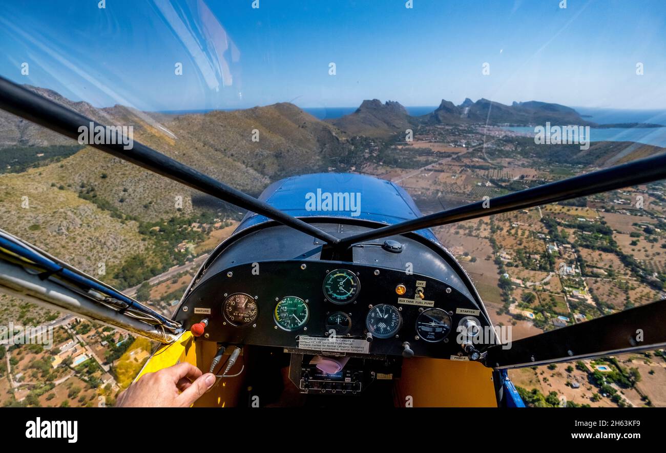 Luftbild, Flugzeug-Cockpit über den tramuntana-Bergen, Pollença, mallorca, balearen, spanien Stockfoto