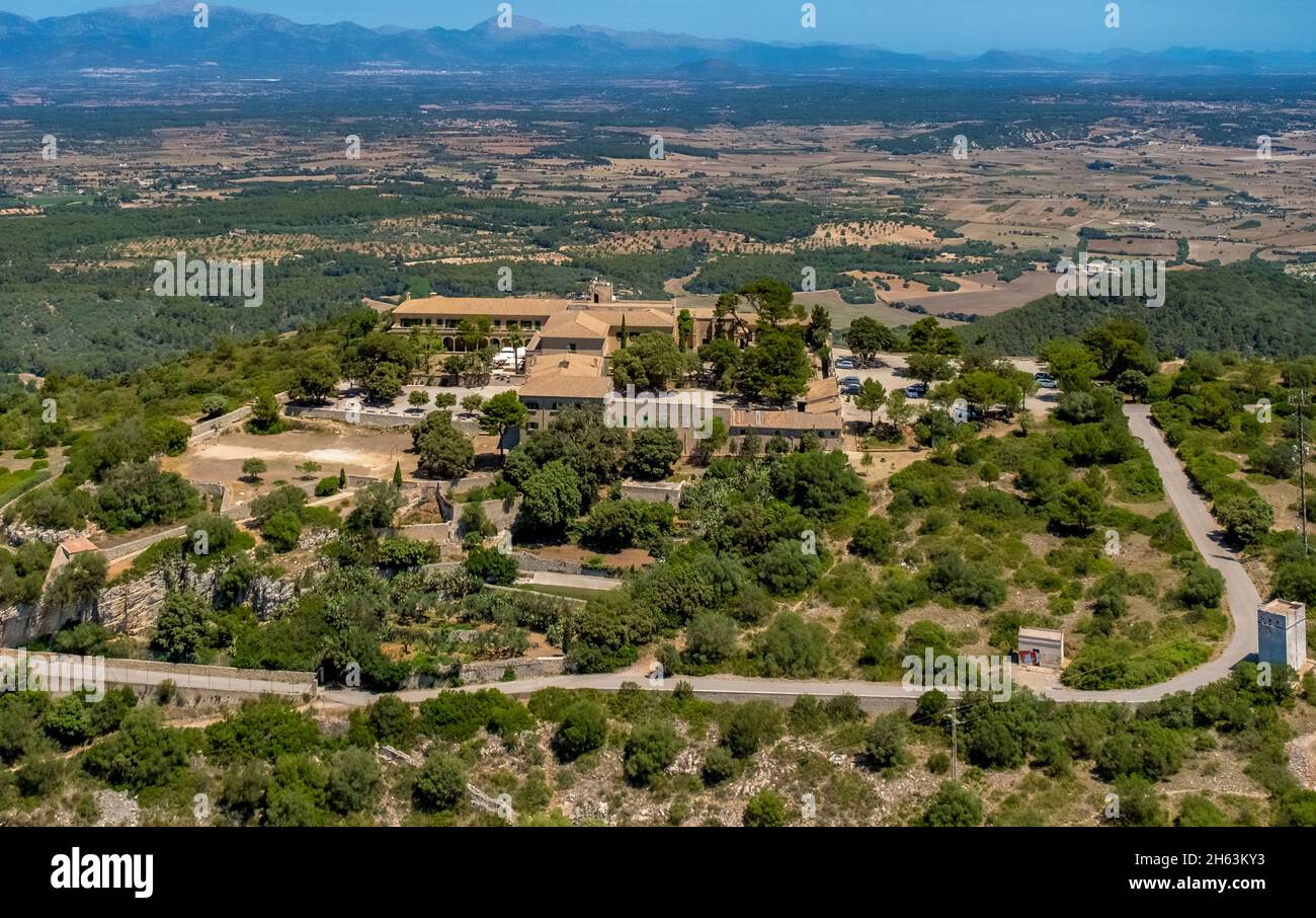 Luftaufnahme, ermita de sant honorat auf dem Berg puig de randa, randa, mallorca, balearen, spanien Stockfoto