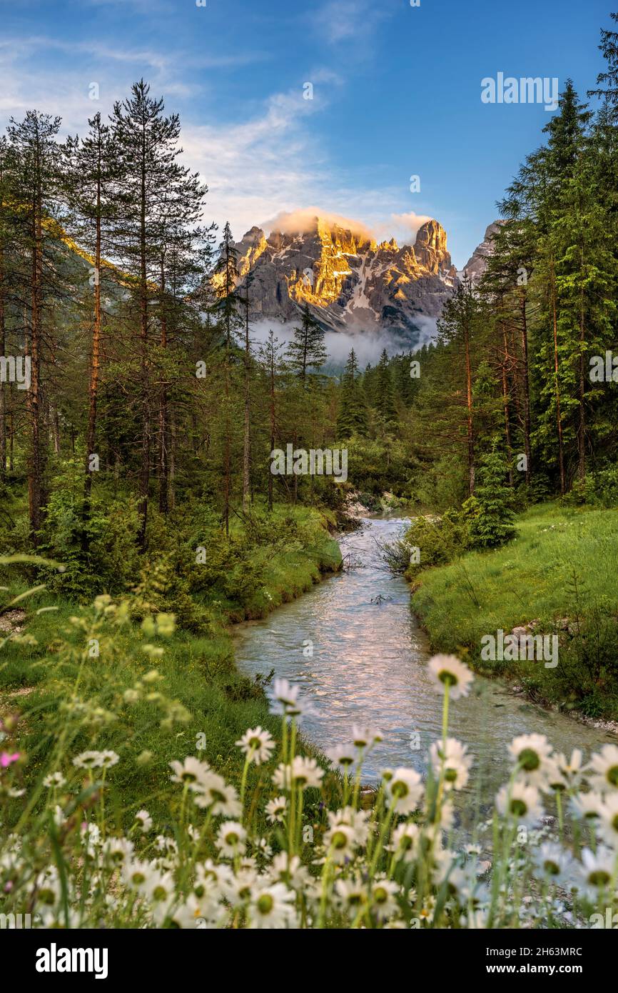 landro, toblach, höhlensteintal, provinz bozen, Südtirol, italien. Die cristallo-Gruppe bei Sonnenuntergang Stockfoto