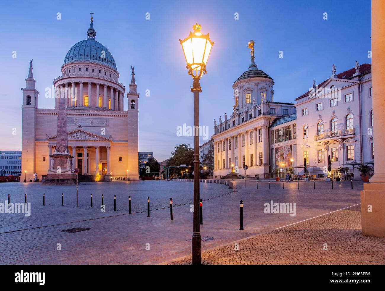 Alter Markt mit St. nikolaikirche und altem Rathaus in Abendstimmung,potsdam,brandenburg,deutschland Stockfoto