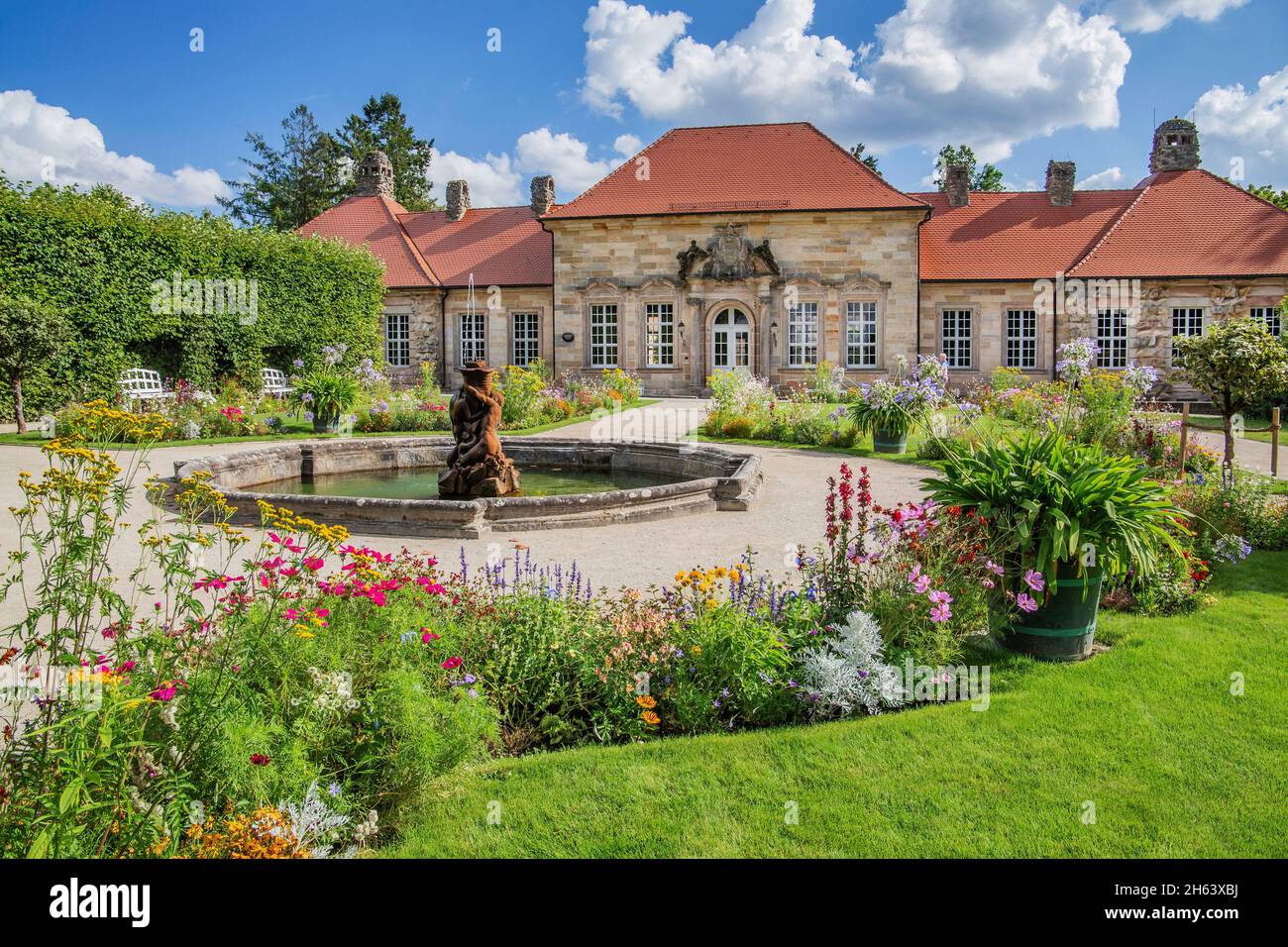 Alte Einsiedelei Palast mit Blumenparterre, bayreuth, oberfranken, franken, bayern, deutschland Stockfoto