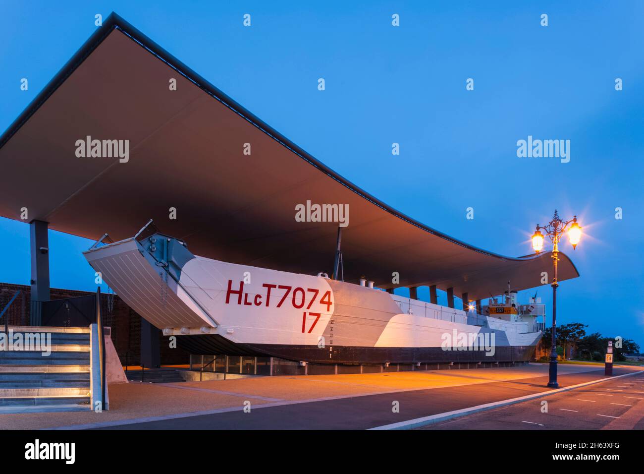 england, hampshire, portsmouth, southsea, das Tagesgeschichtenmuseum, zwei Landungsschiffe des Weltkriegs lct7074 Stockfoto