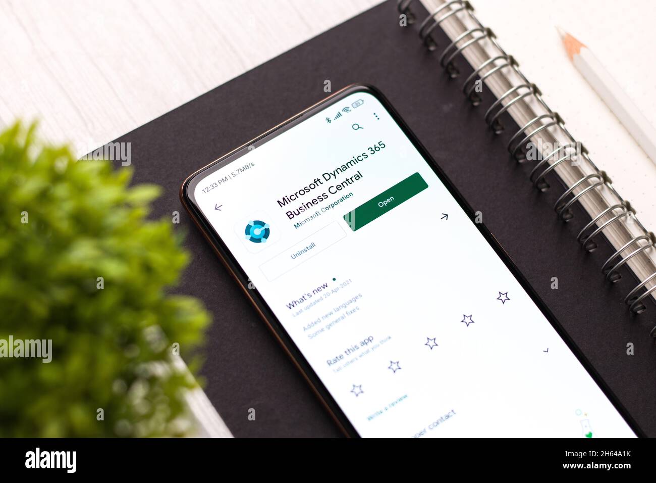 West Bangal, Indien - 11. November 2021 : Microsoft Dynamics 365-Logo auf dem Telefonbildschirm Stockbild. Stockfoto