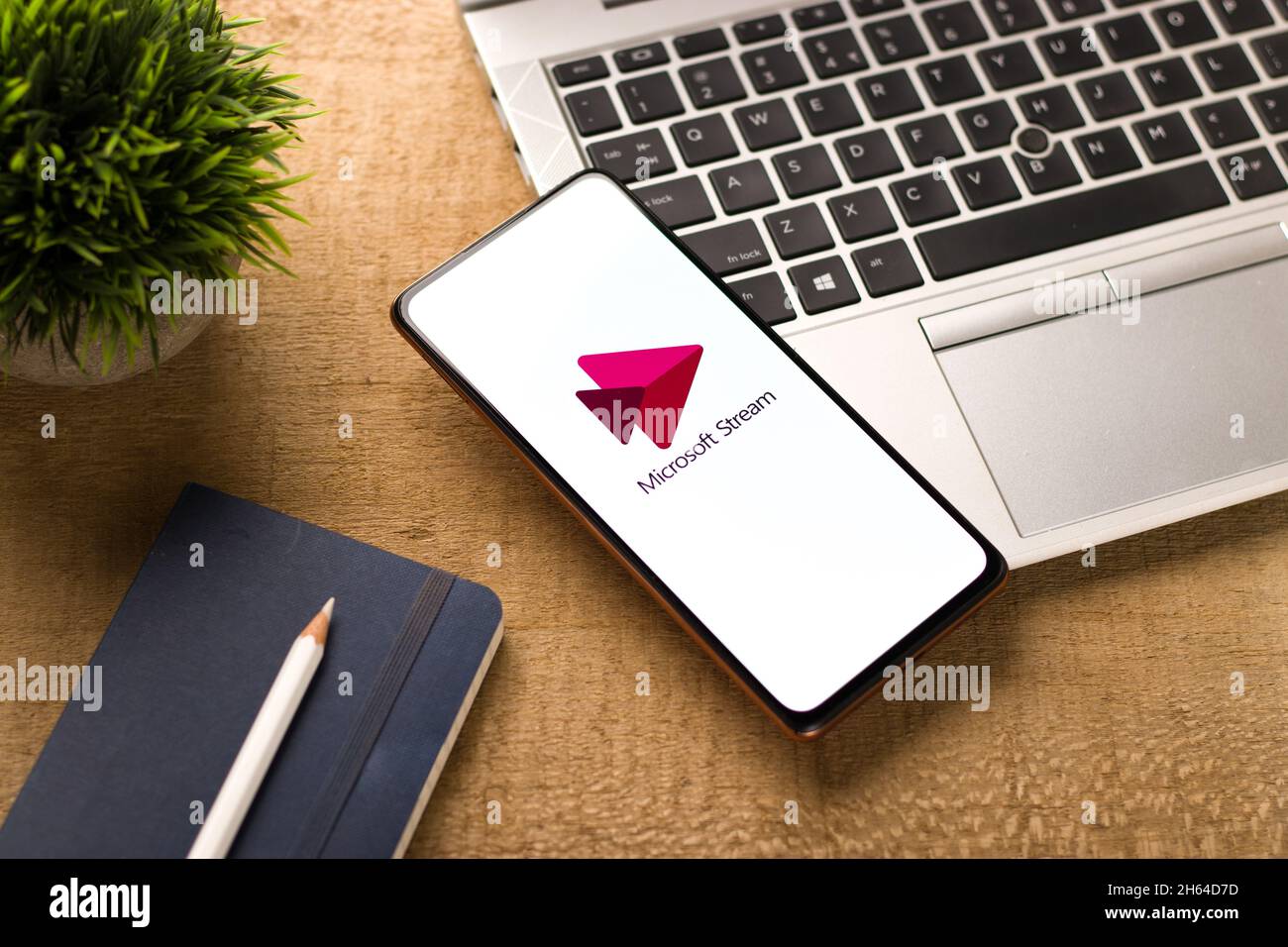 West Bangal, Indien - 11. November 2021 : Microsoft Stream-Logo auf dem Telefonbildschirm Stock Bild. Stockfoto