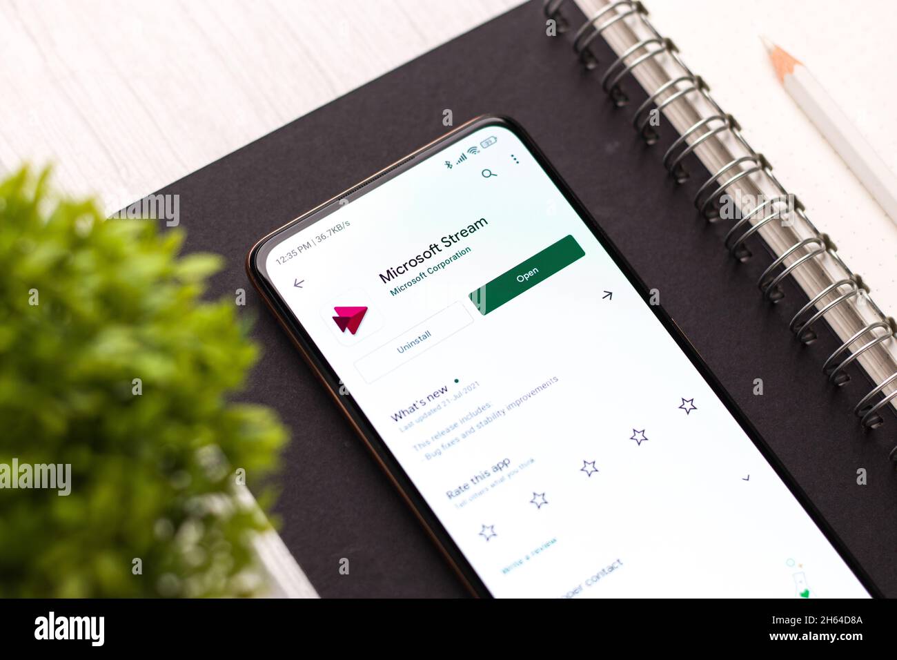 West Bangal, Indien - 11. November 2021 : Microsoft Stream-Logo auf dem Telefonbildschirm Stock Bild. Stockfoto