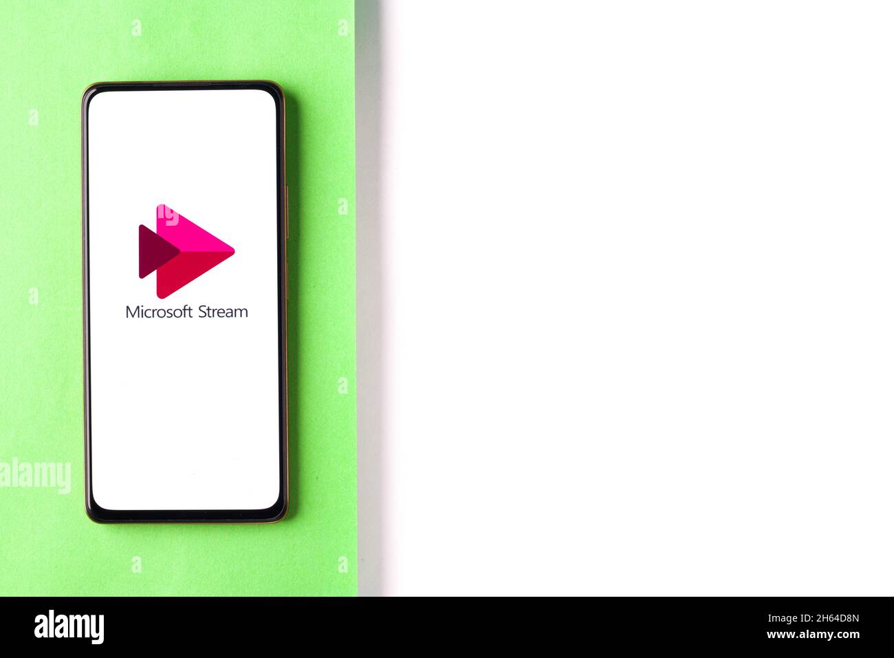 West Bangal, Indien - 11. November 2021 : Microsoft Stream-Logo auf dem Telefonbildschirm Stock Bild. Stockfoto