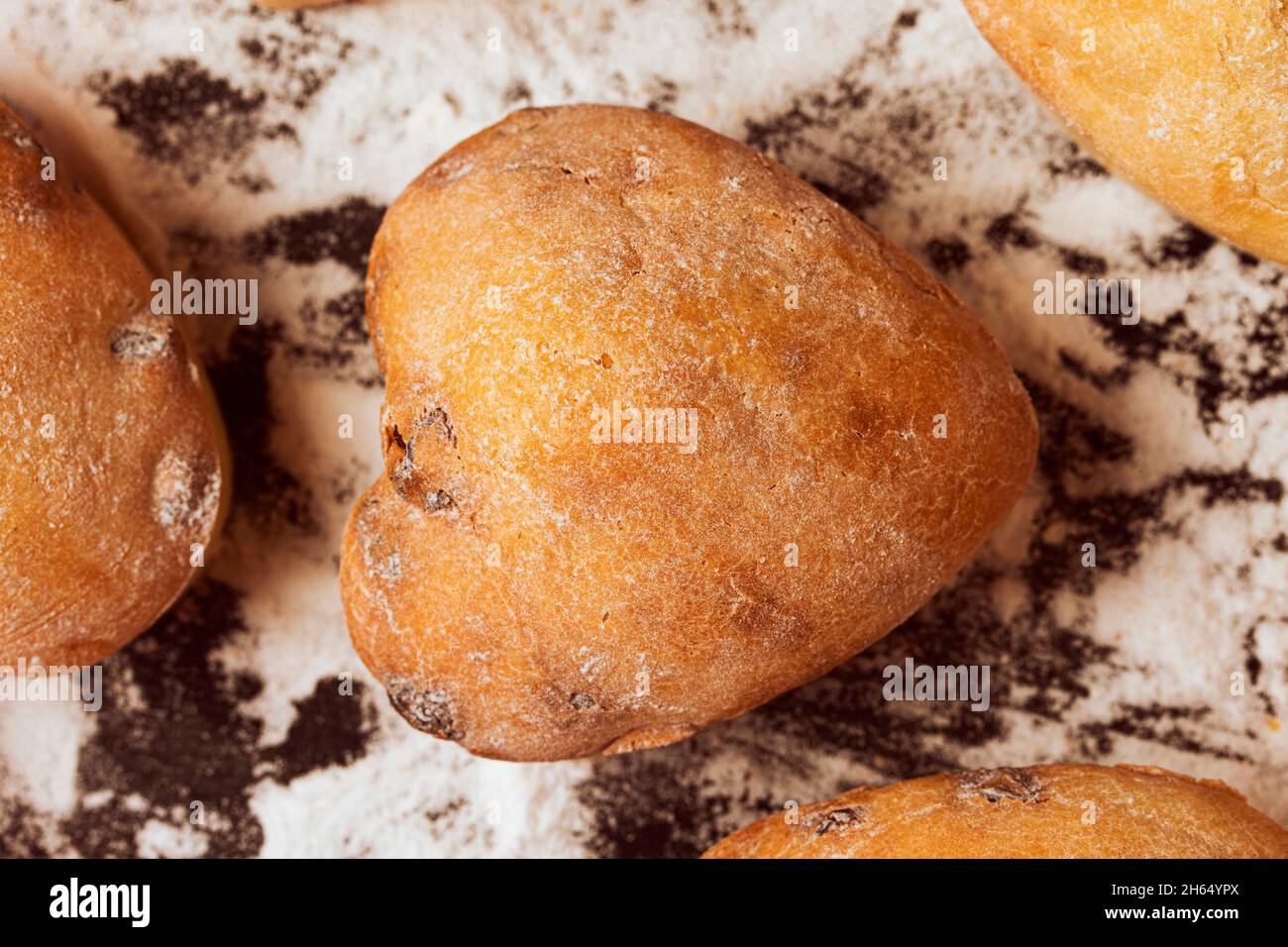 Cupcakes in Form einer Nahaufnahme des Herzens. Stockfoto