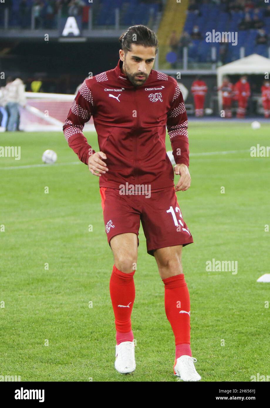 Ricardo Rodríguez aus der Schweiz erwärmt sich während der FIFA Weltmeisterschaft 2022, Qualifikationsspiel der Gruppe C zwischen Italien und der Schweiz am 12. November 2021 im Stadio Olimpico in Rom, Italien - Foto Laurent Lairys / DPPI Stockfoto