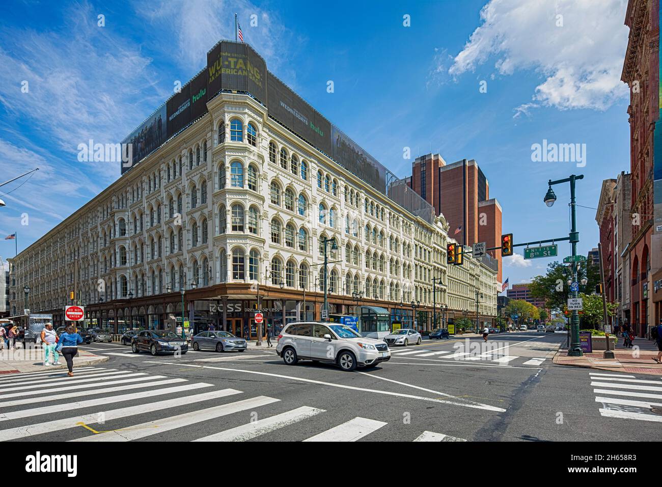 Die 701 Market Street, das Wahrzeichen von Philadelphia, ist das lit Brothers Department Store, das als Marktplatz East seine Geschichte im Einzelhandel weiterführt. Stockfoto