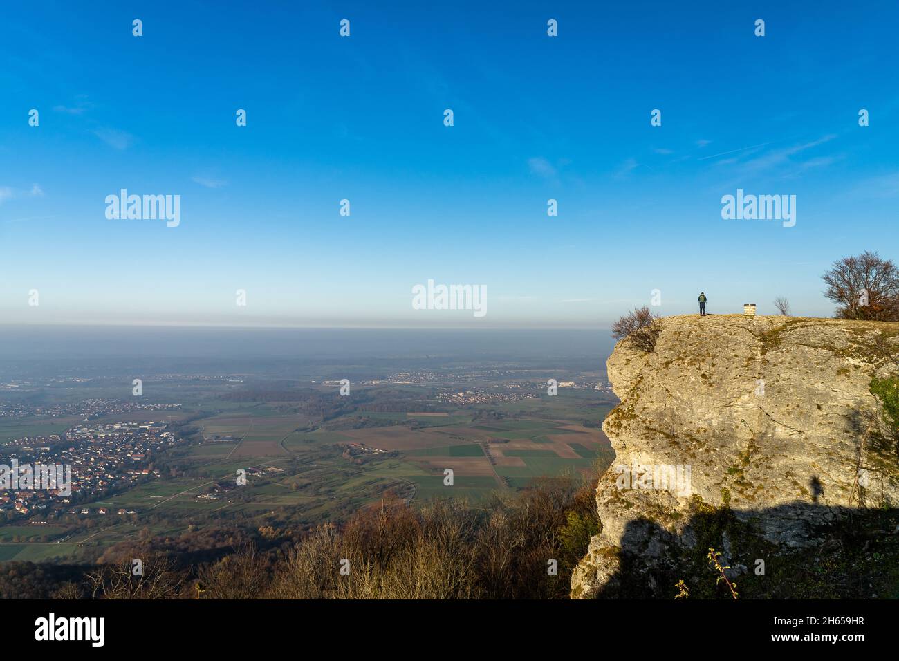 Blick auf den Aussichtspunkt Breitenstein auf der Schwäbischen Alb Stockfoto