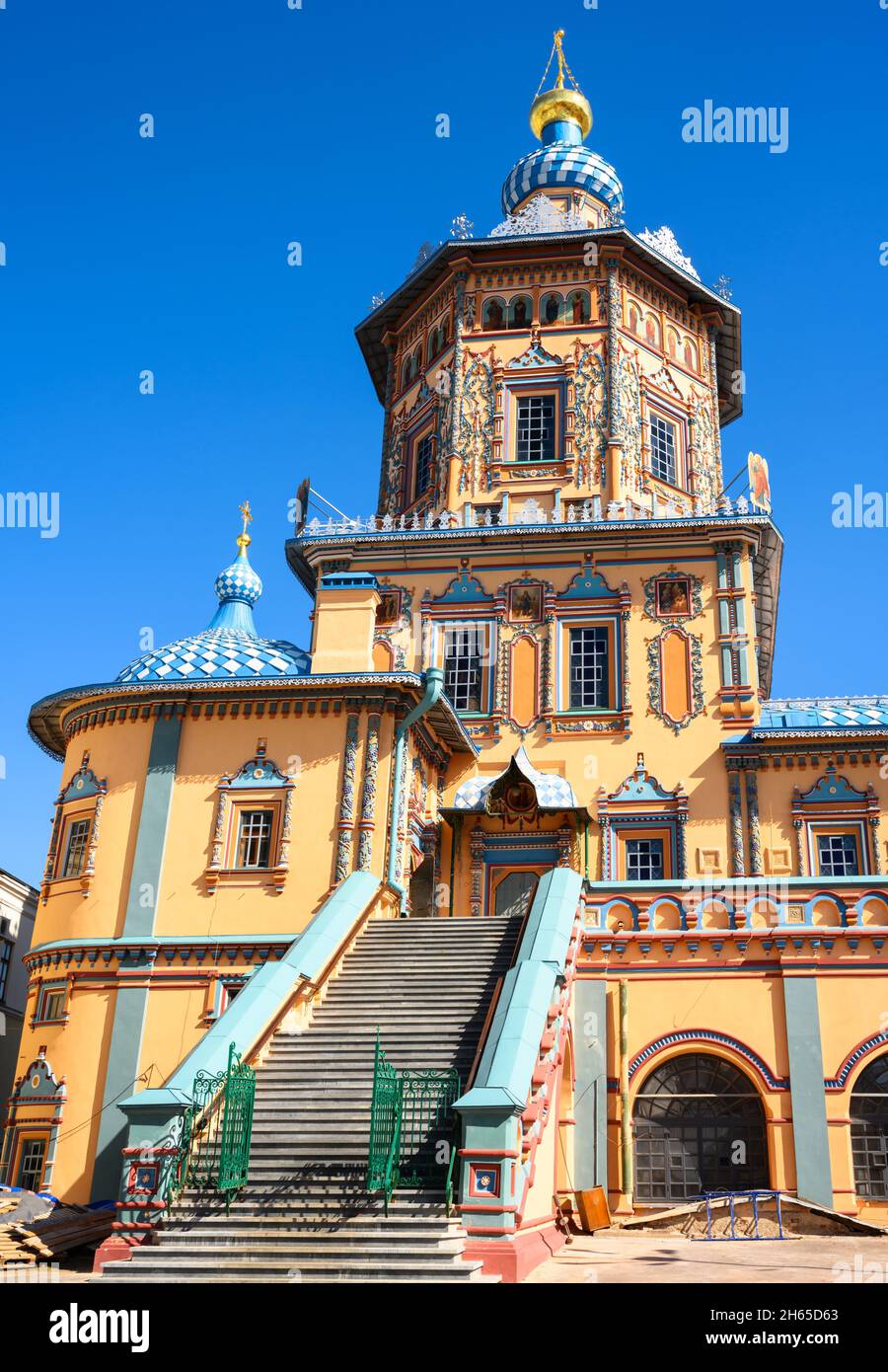 Kathedrale der Heiligen Peter und Paul, Kasan, Tatarstan, Russland. Es ist Touristenattraktion von Kazan. Kunstvoll bemalte russisch-orthodoxe Kirche, schön seine Stockfoto