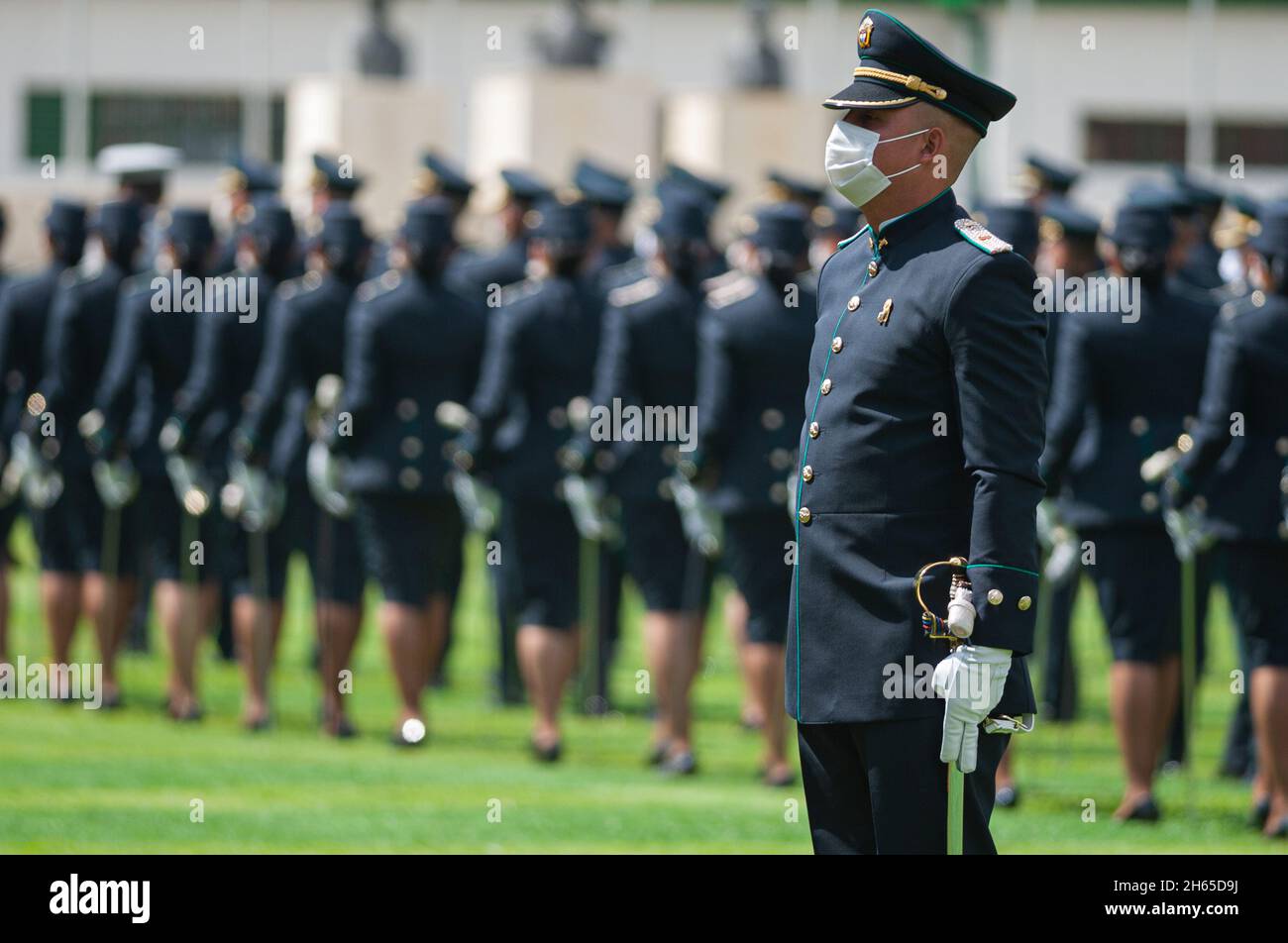 Neu aufgewertete Polizeibeamte nahmen an ihrer Beförderungszeremonie Teil, während einer Veranstaltung der kolumbianische Präsident Ivan Duque Marquez und der kolumbianische Präsident Min Stockfoto