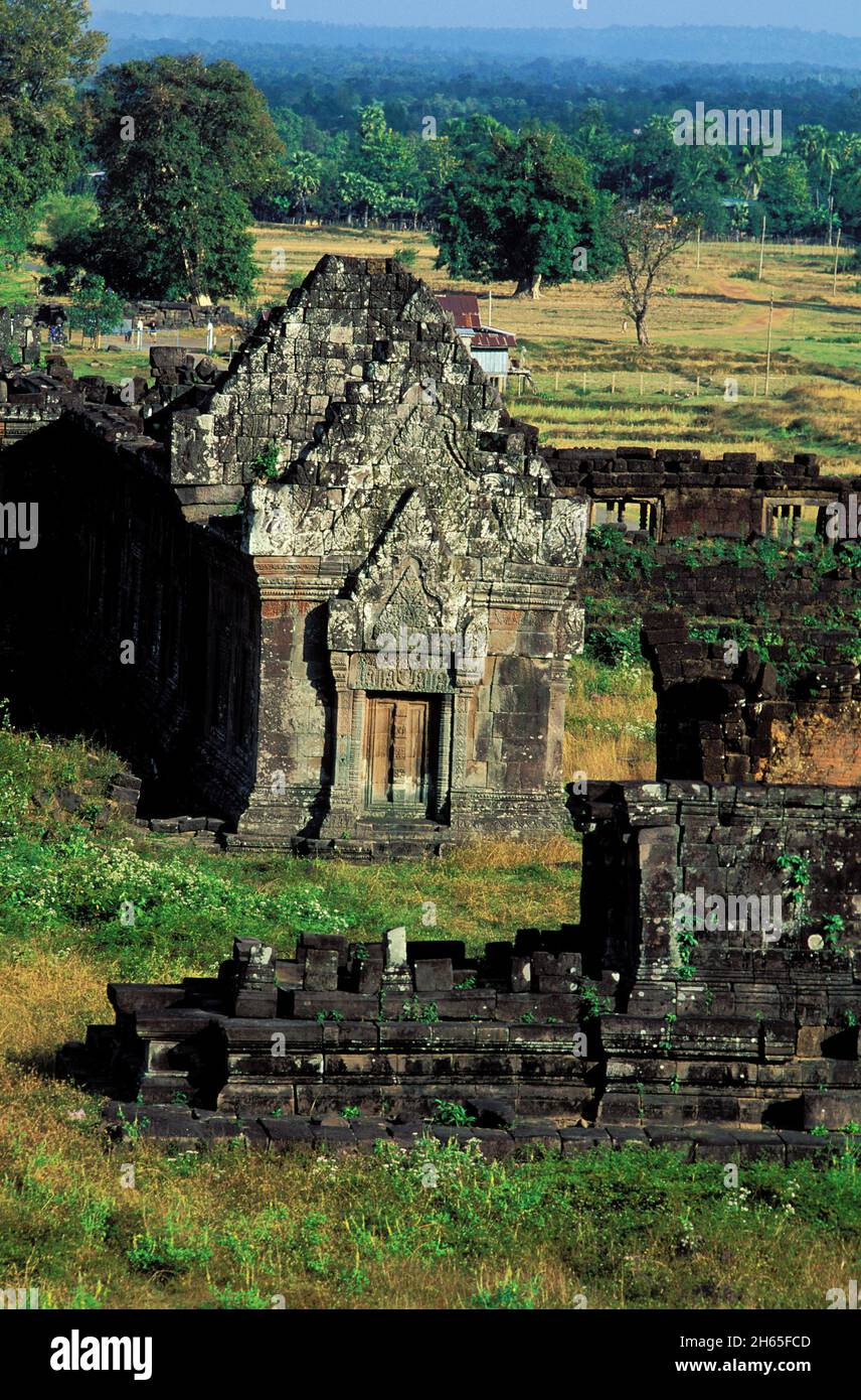 Laos, Champasak, Wat Phu, Moine // Laos, Champasak, Wat Phu, Mönch, Beten Stockfoto