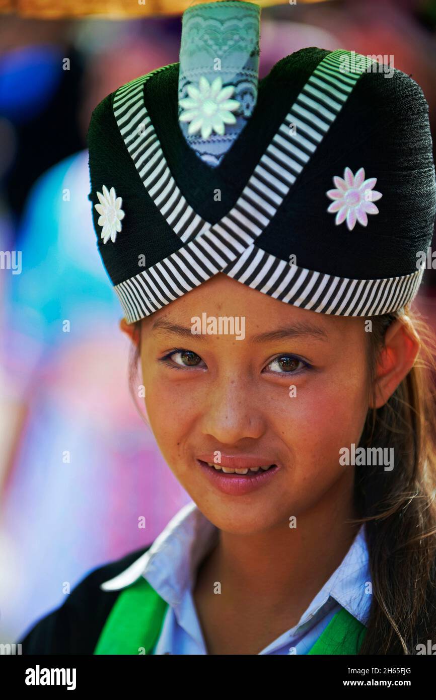 Laos, Provinz Luang Prabang, ville de Luang Prabang, Patrimoine mondial de l'UNESCO depuis 1995, Fete du nouvel an lao, Ethnie Hmong, jeune femme Stockfoto