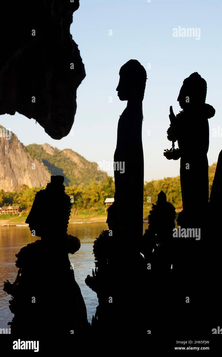 Laos, Provinz Luang Prabang, grotte de Pak Ou sur les Rives du Mekong, Statue de Bouddha // Laos, Provinz Luang Prabang, Pak Ou Cave auf der M Stockfoto